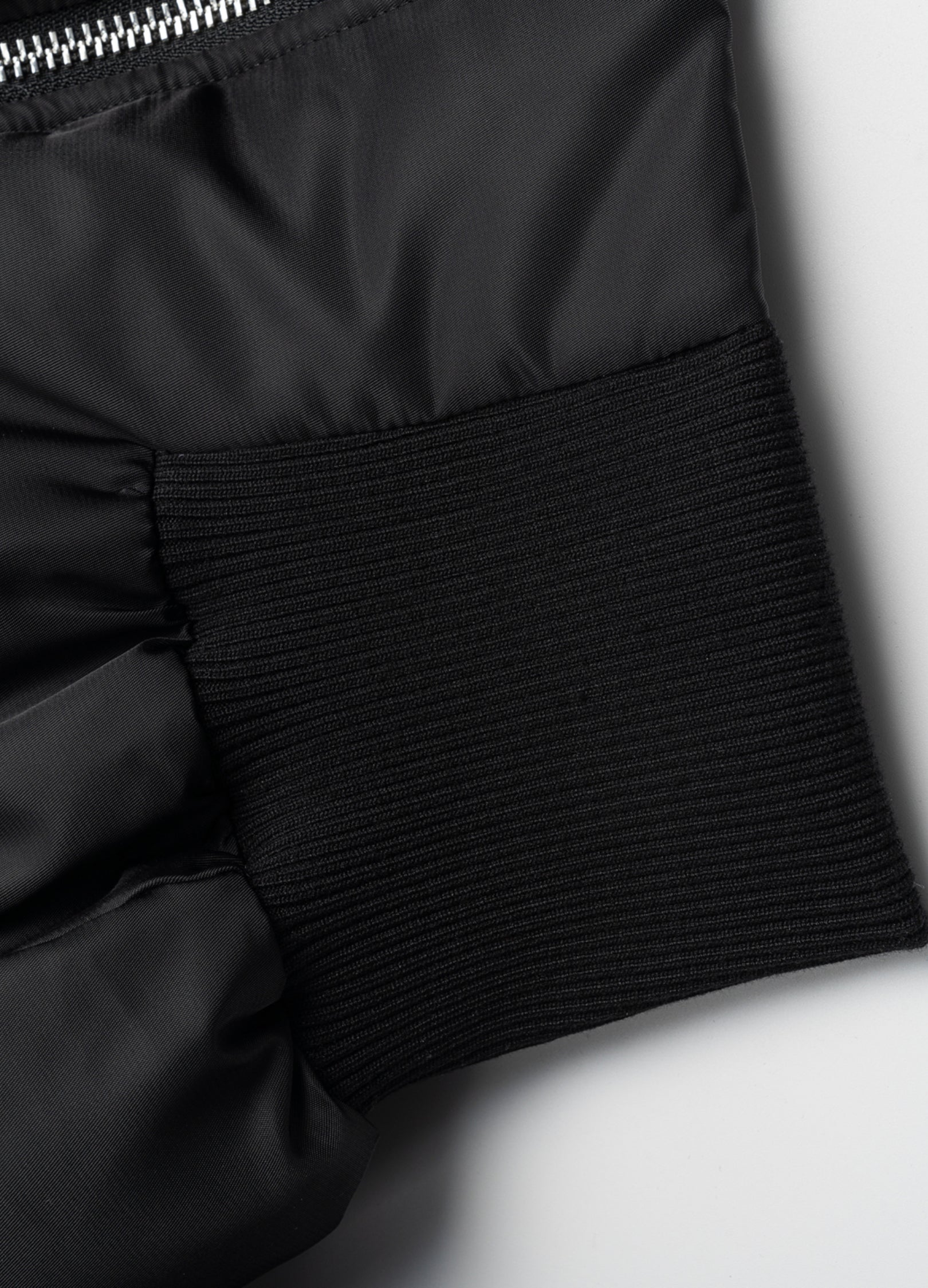 Giacca in piumino elegante con cintura 23FW