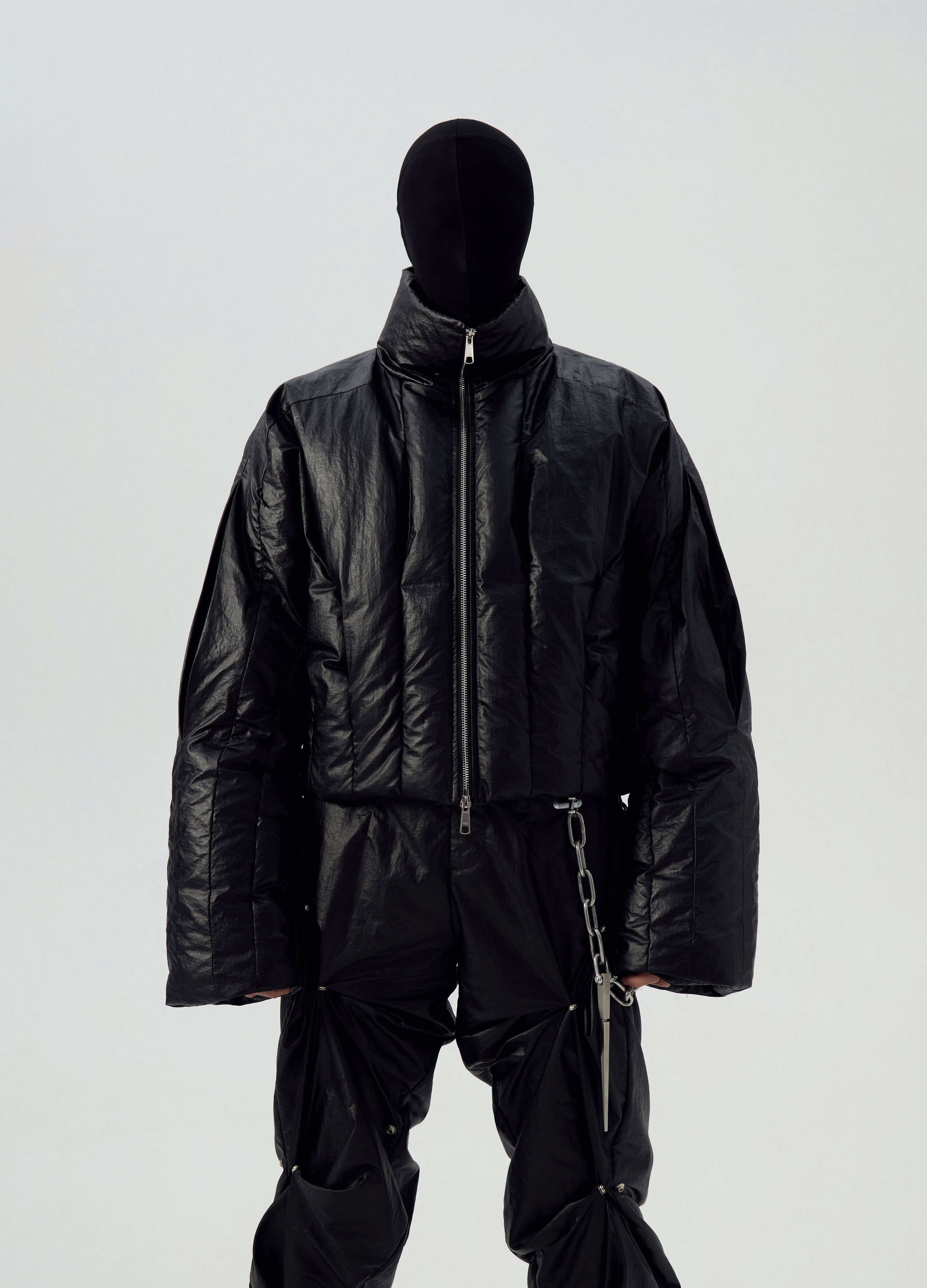 PIUMINO CON COLLO ALTO NERO LUCIDO 24FW