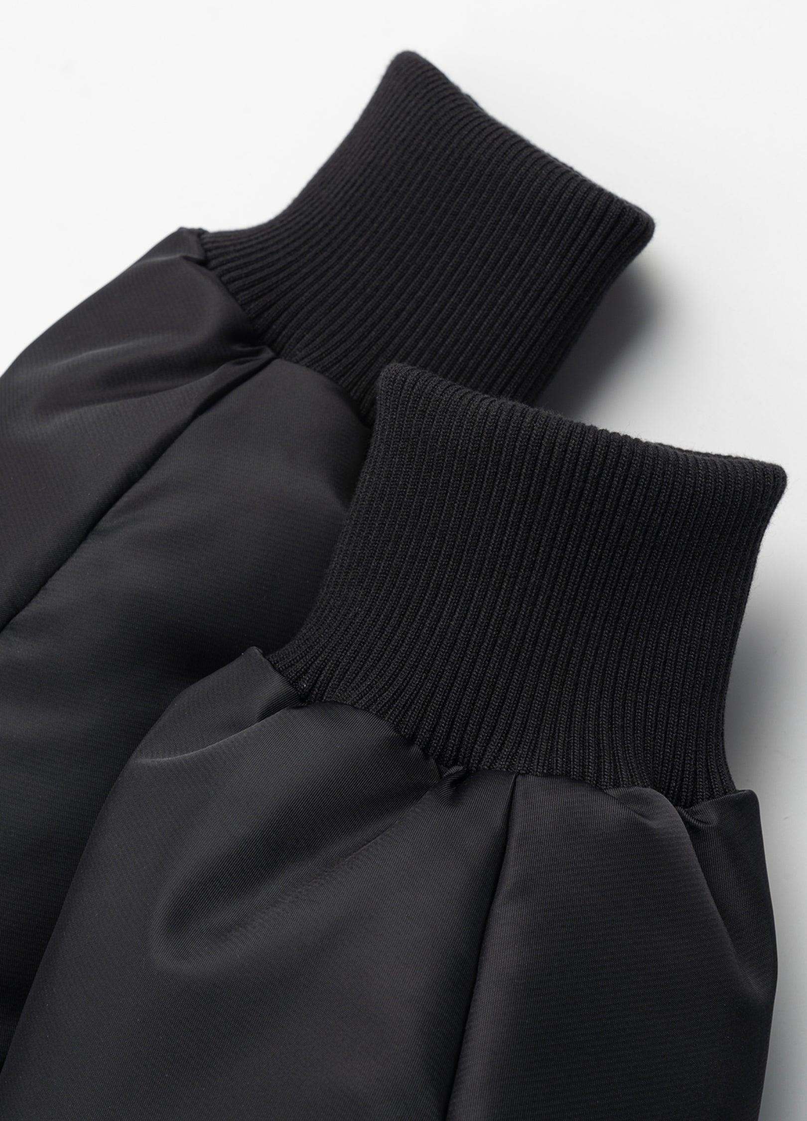 Giacca in piumino elegante con cintura 23FW