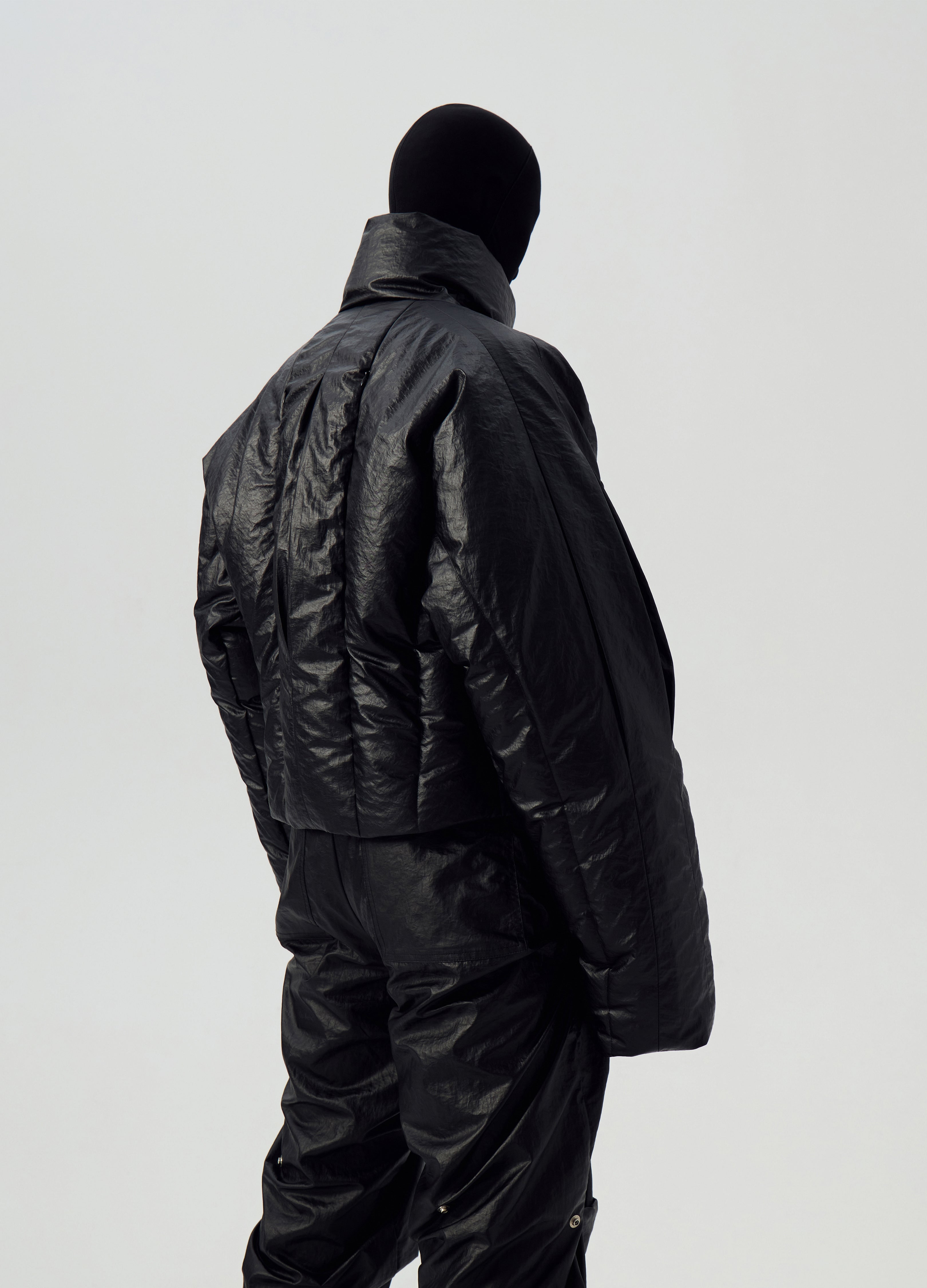 PIUMINO CON COLLO ALTO NERO LUCIDO 24FW