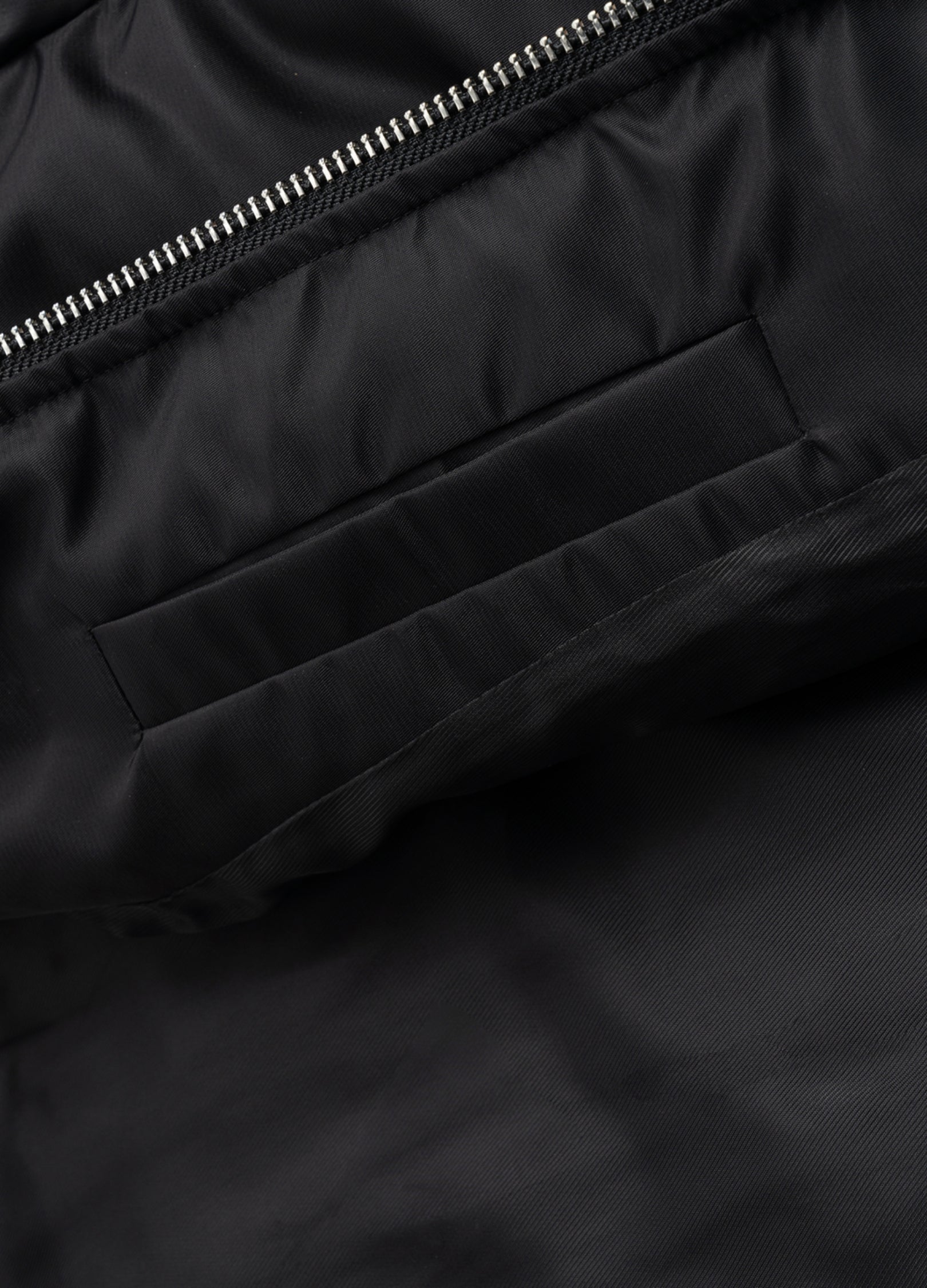 Giacca in piumino elegante con cintura 23FW