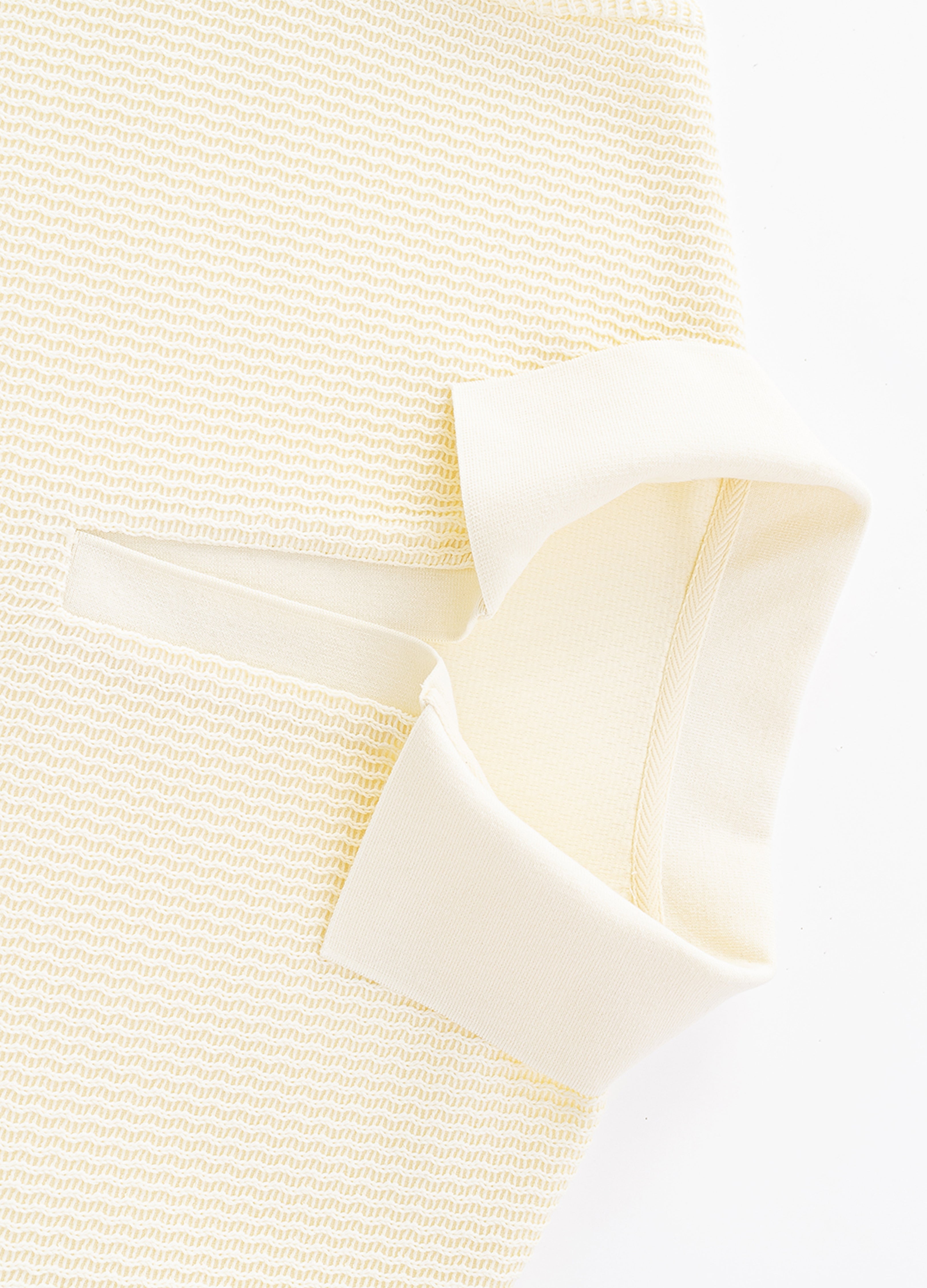 POLO JACQUARD CON SCOLLO A V 25SS