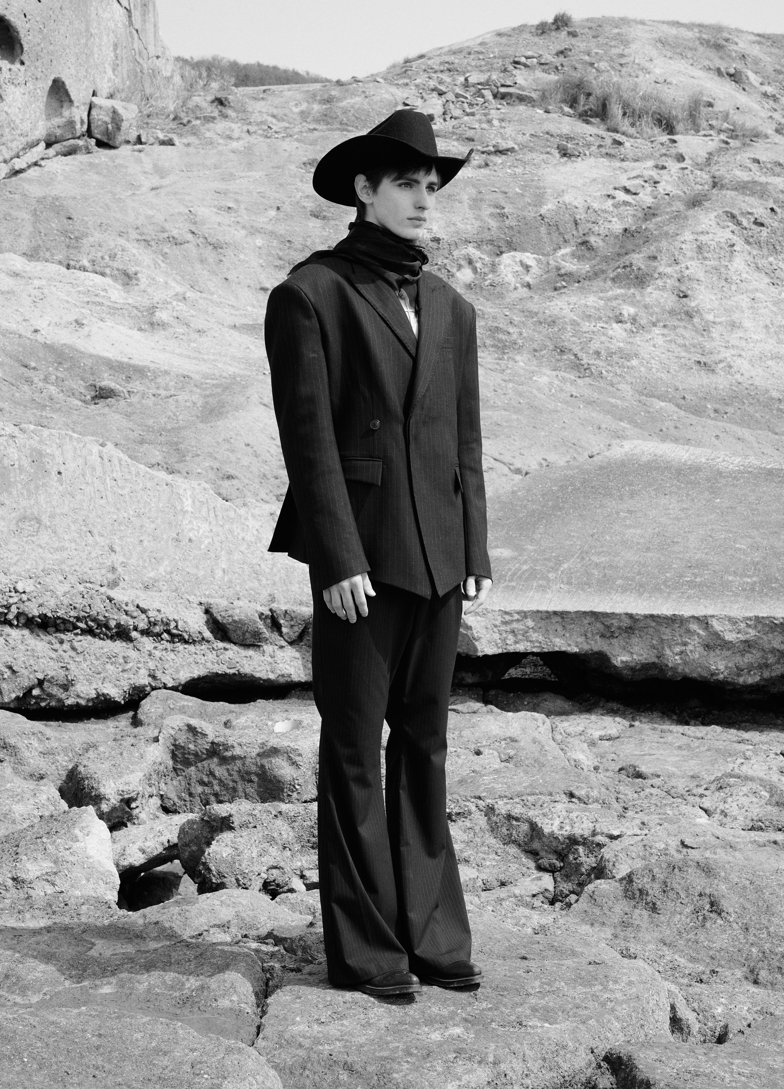 25SS BLADE PLEATED STRIPE TROUSERS