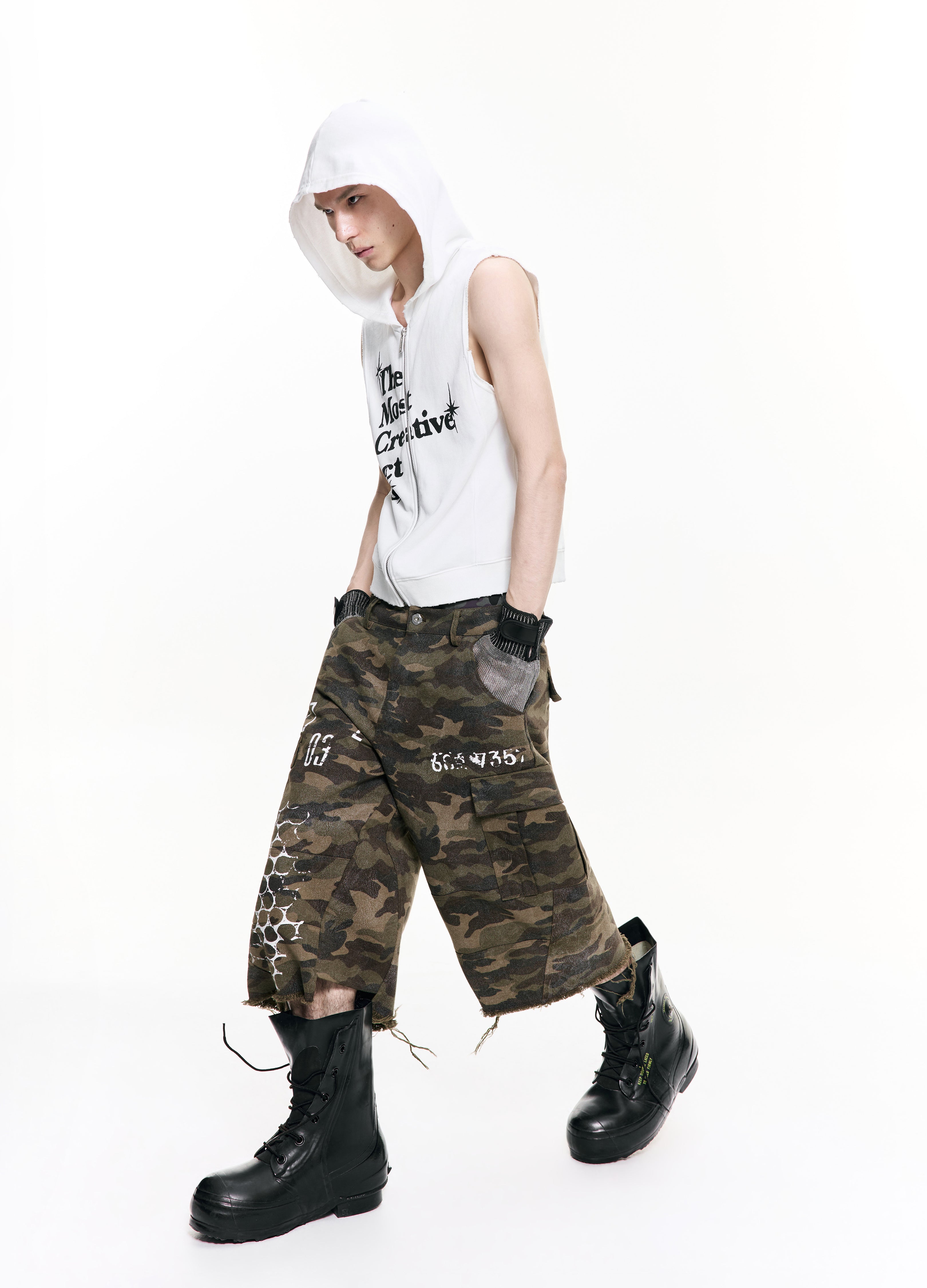 26SS DISTRESSED CAMO CARGO SHORTS