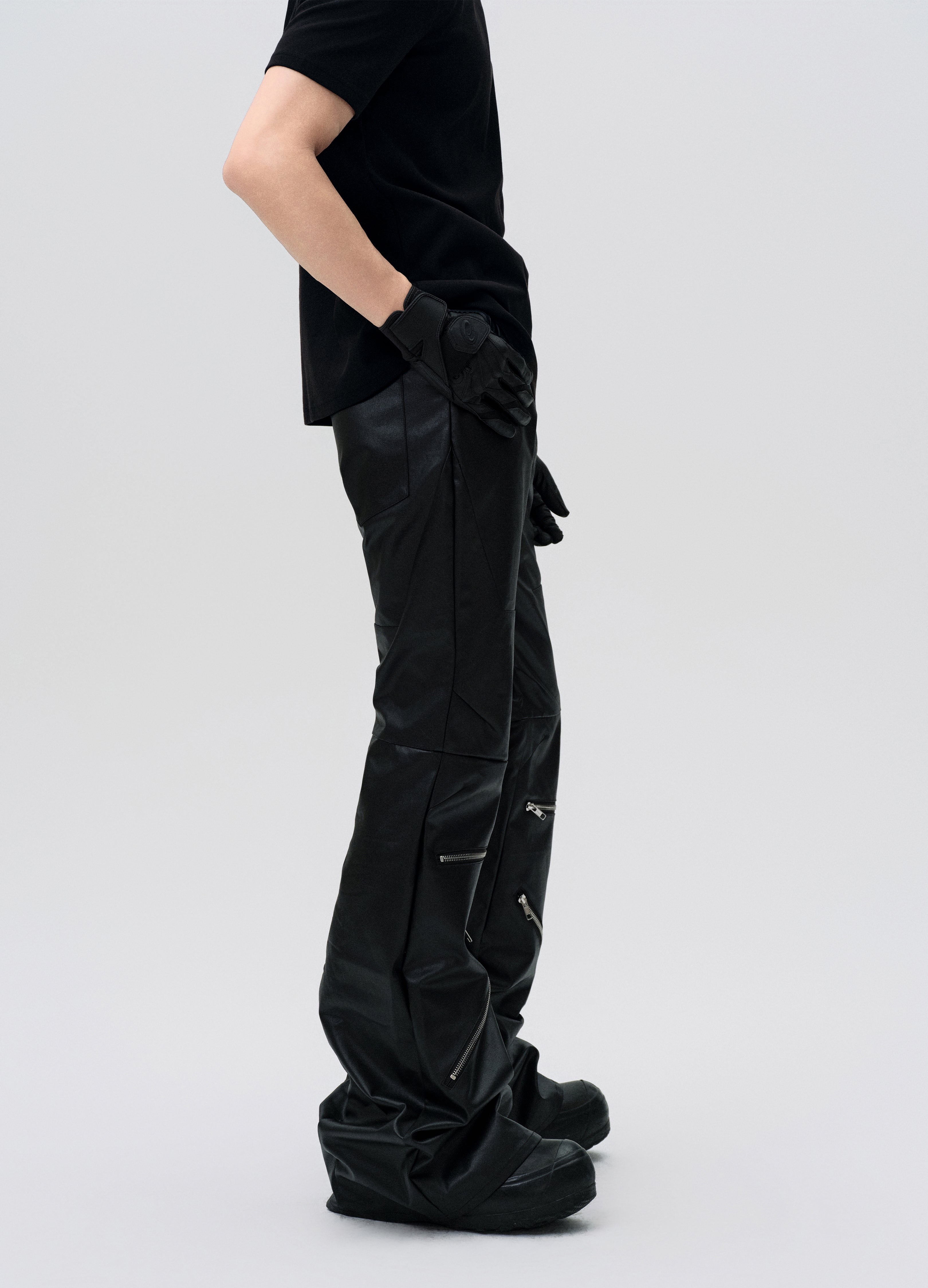 PANTALONI DECOSTRUITI CON ZIP CERATA 25SS