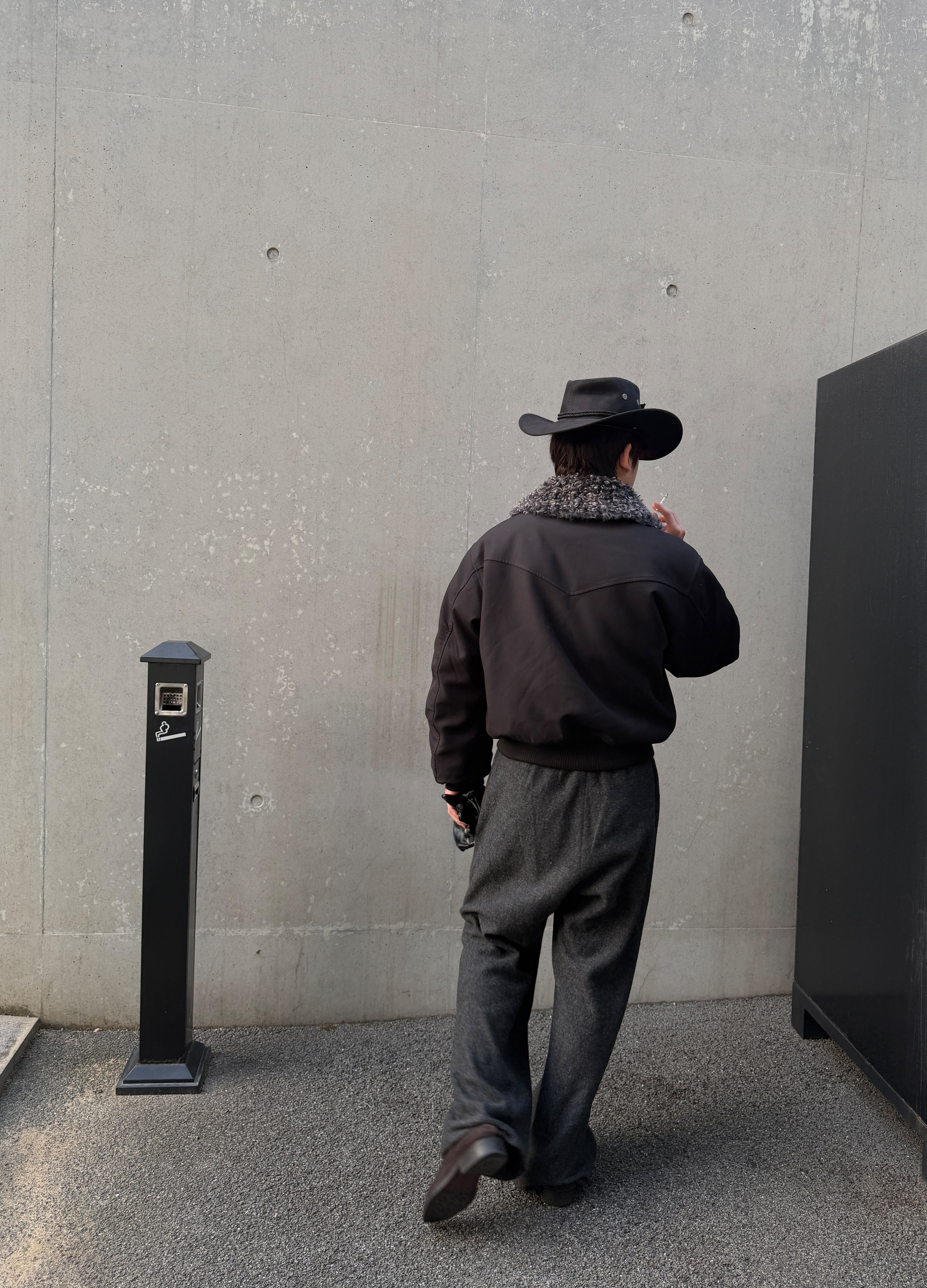 DEKONSTRUKTIONIERTER BLAZER MIT SPITZREVERS