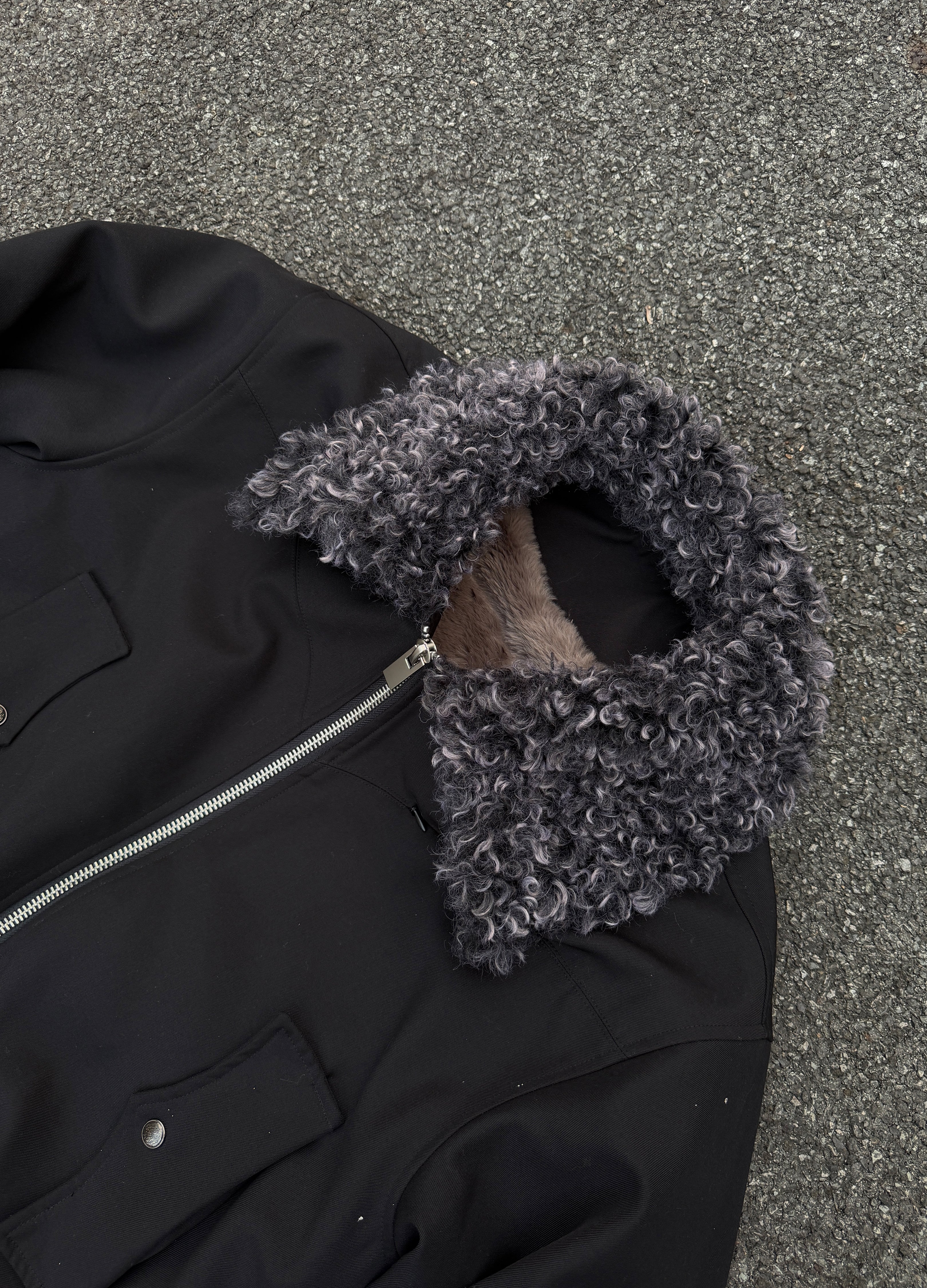 DEKONSTRUKTIONIERTER BLAZER MIT SPITZREVERS