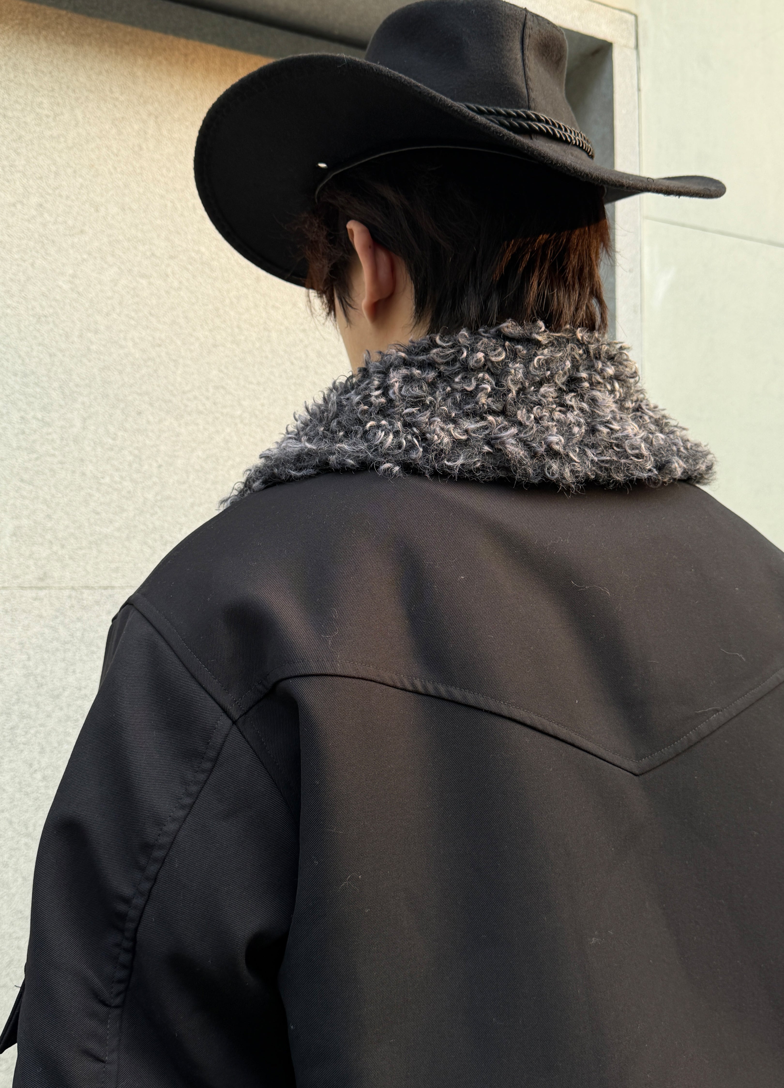 DEKONSTRUKTIONIERTER BLAZER MIT SPITZREVERS