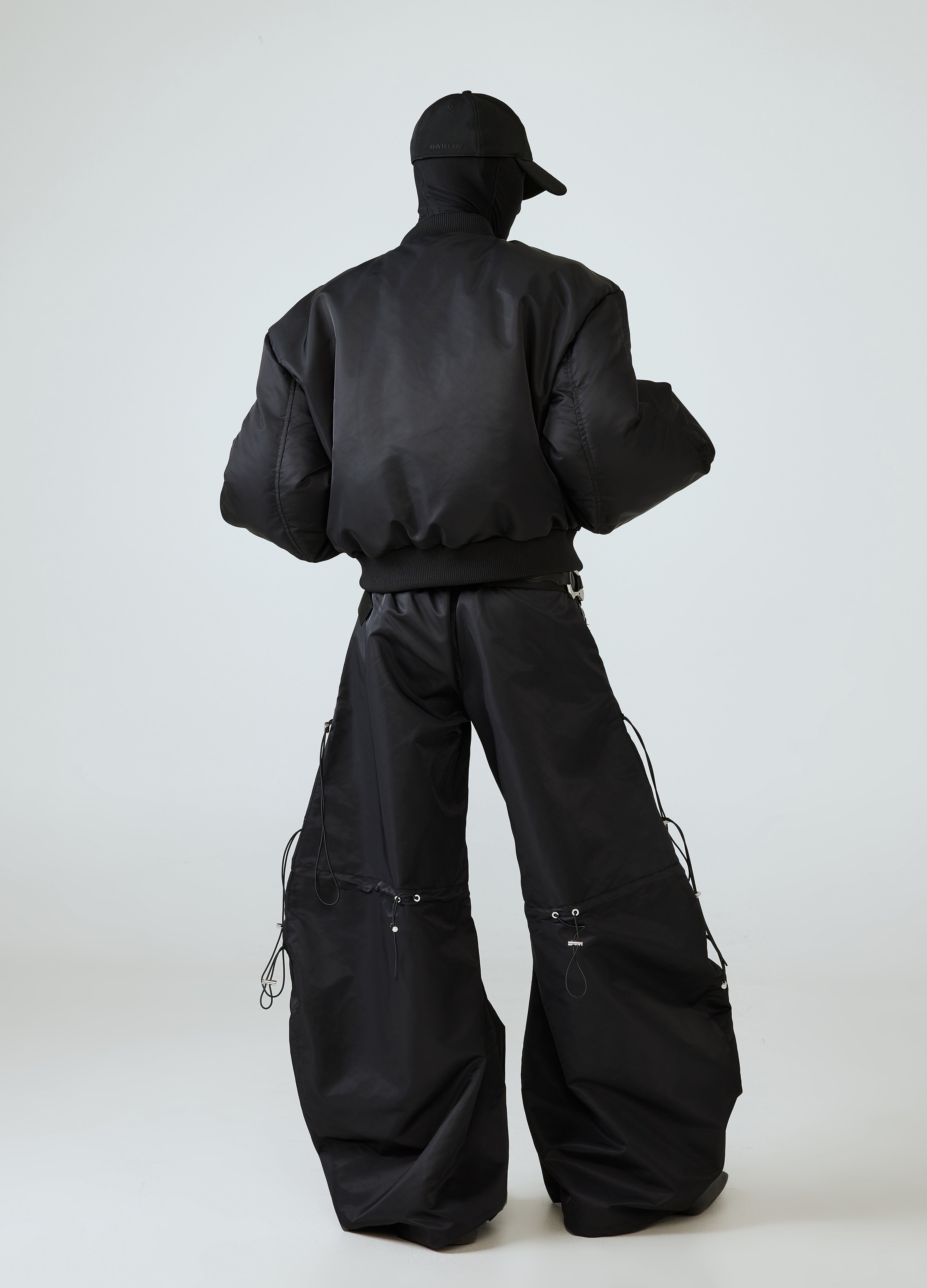 GIACCA IMBOTTITA CON MANICHE A FALCE 24FW