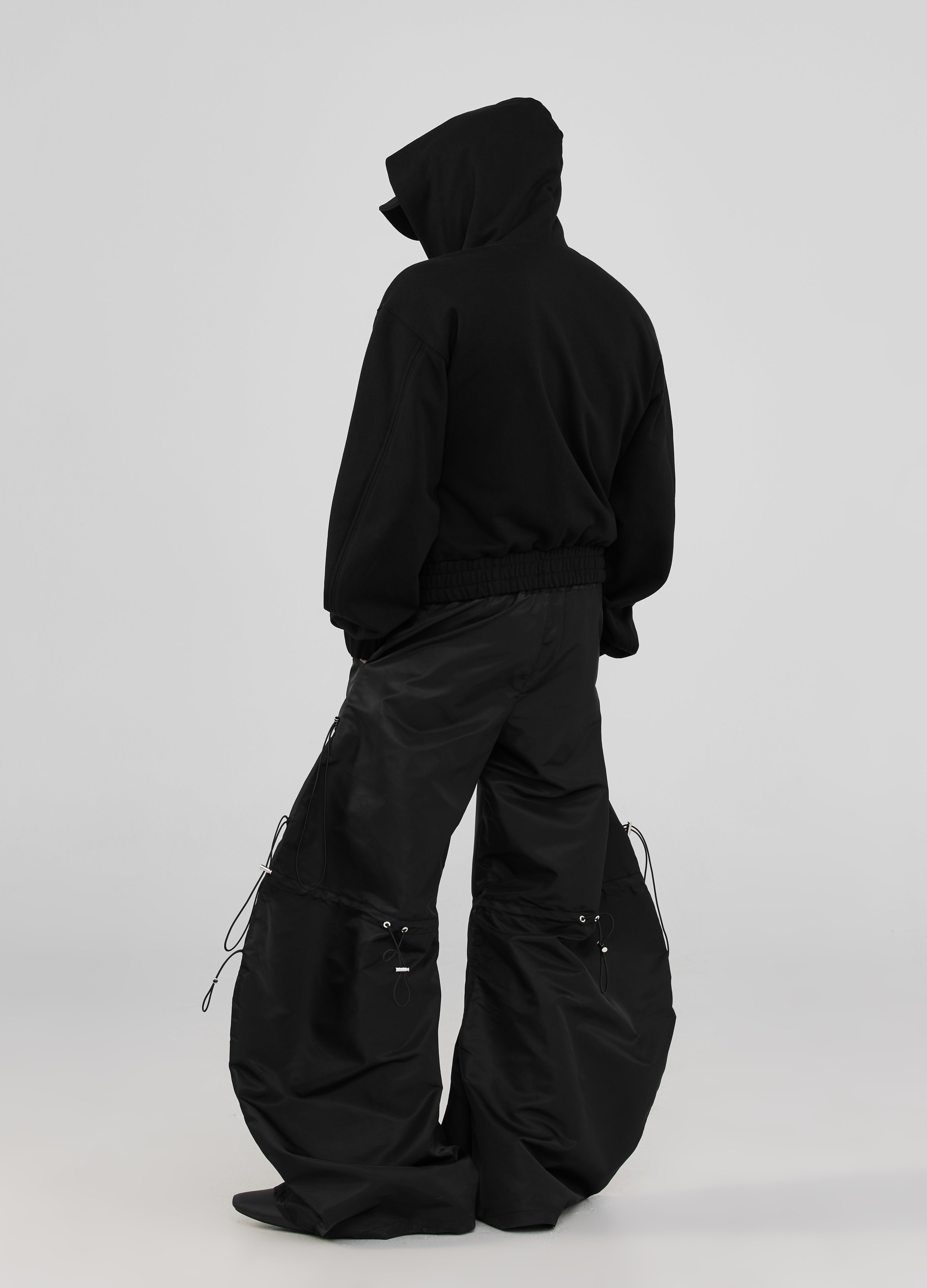 Felpa con cappuccio corta con zip 24FW