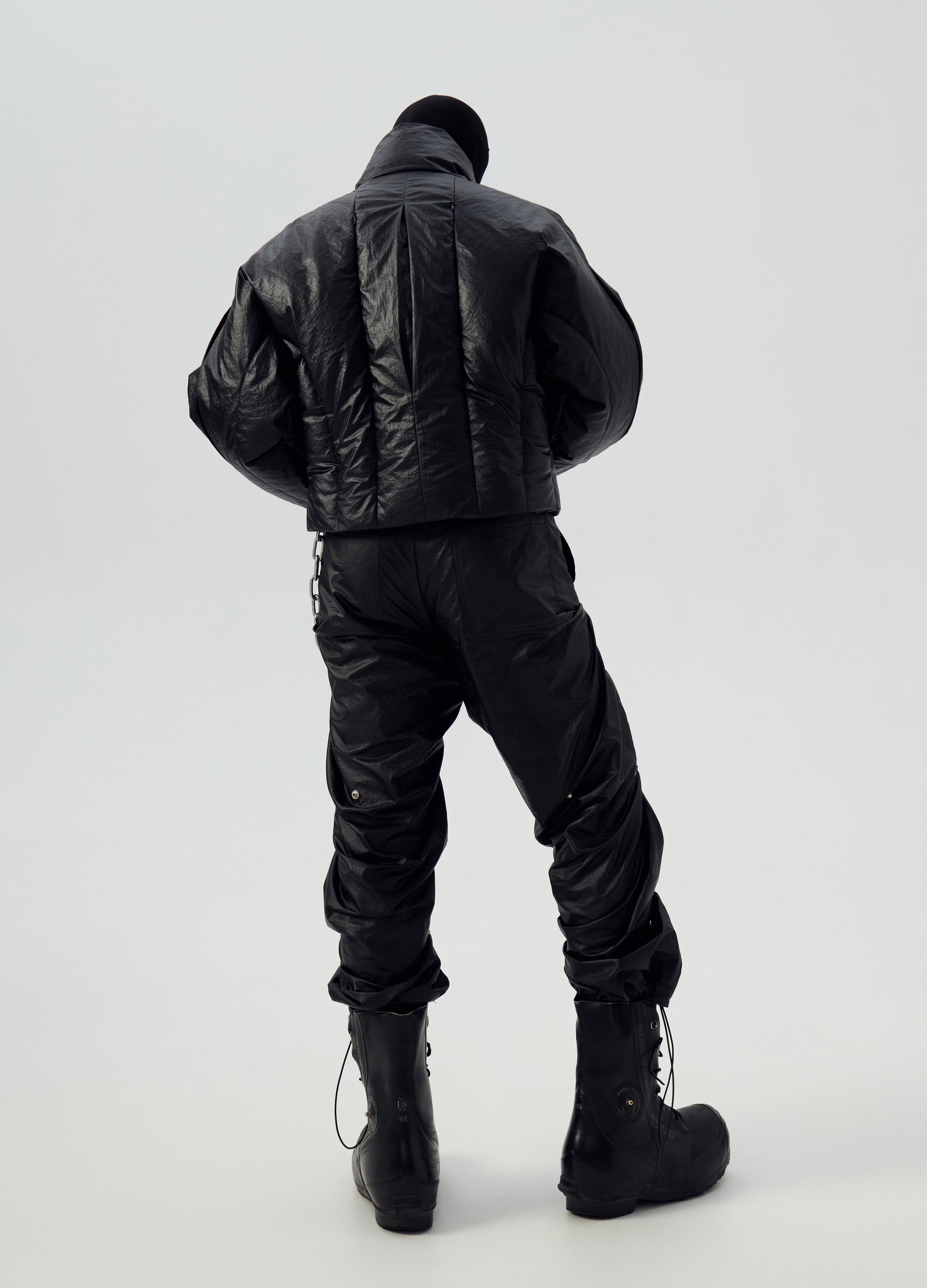 PIUMINO CON COLLO ALTO NERO LUCIDO 24FW