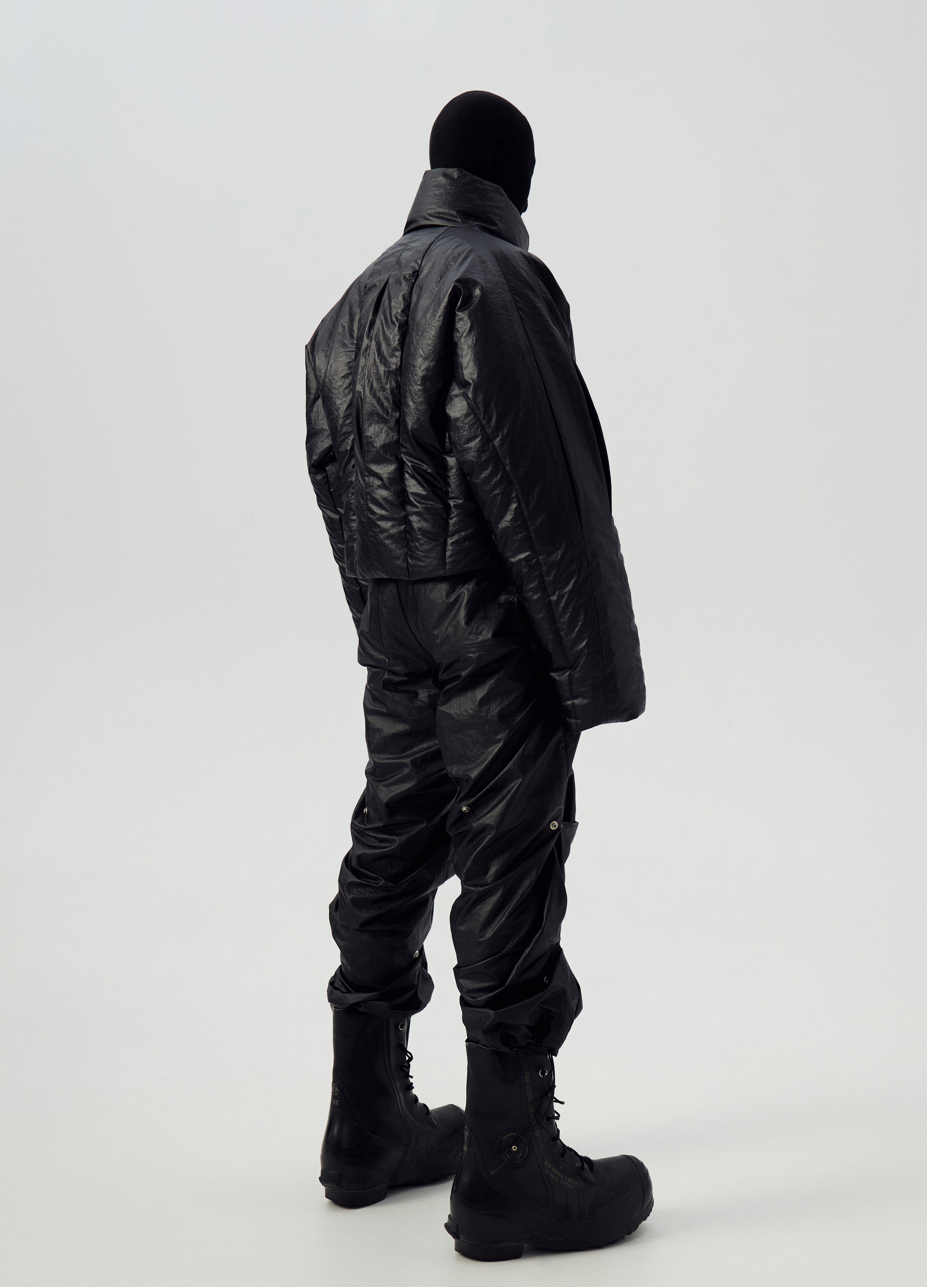 PIUMINO CON COLLO ALTO NERO LUCIDO 24FW