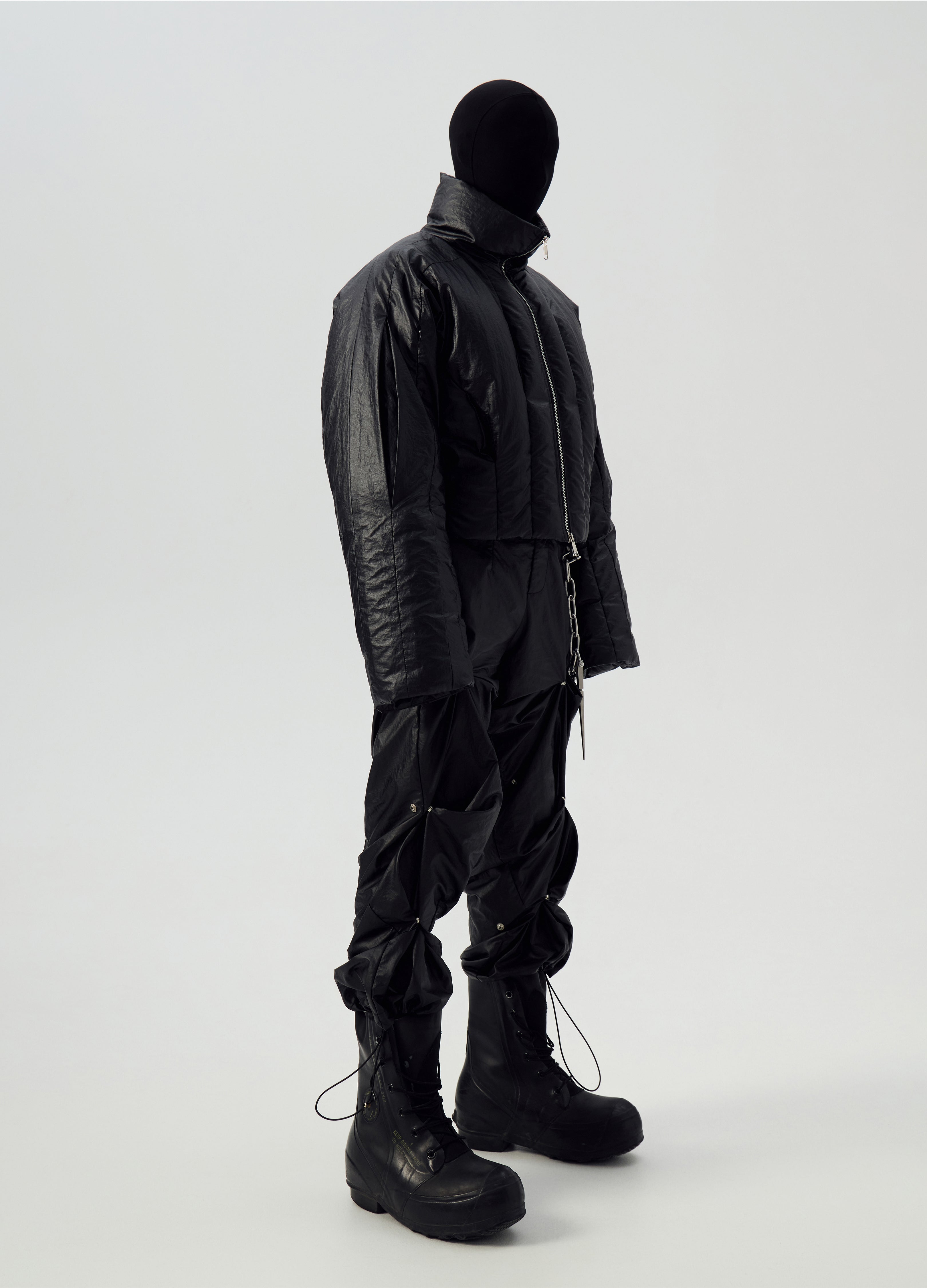 PIUMINO CON COLLO ALTO NERO LUCIDO 24FW