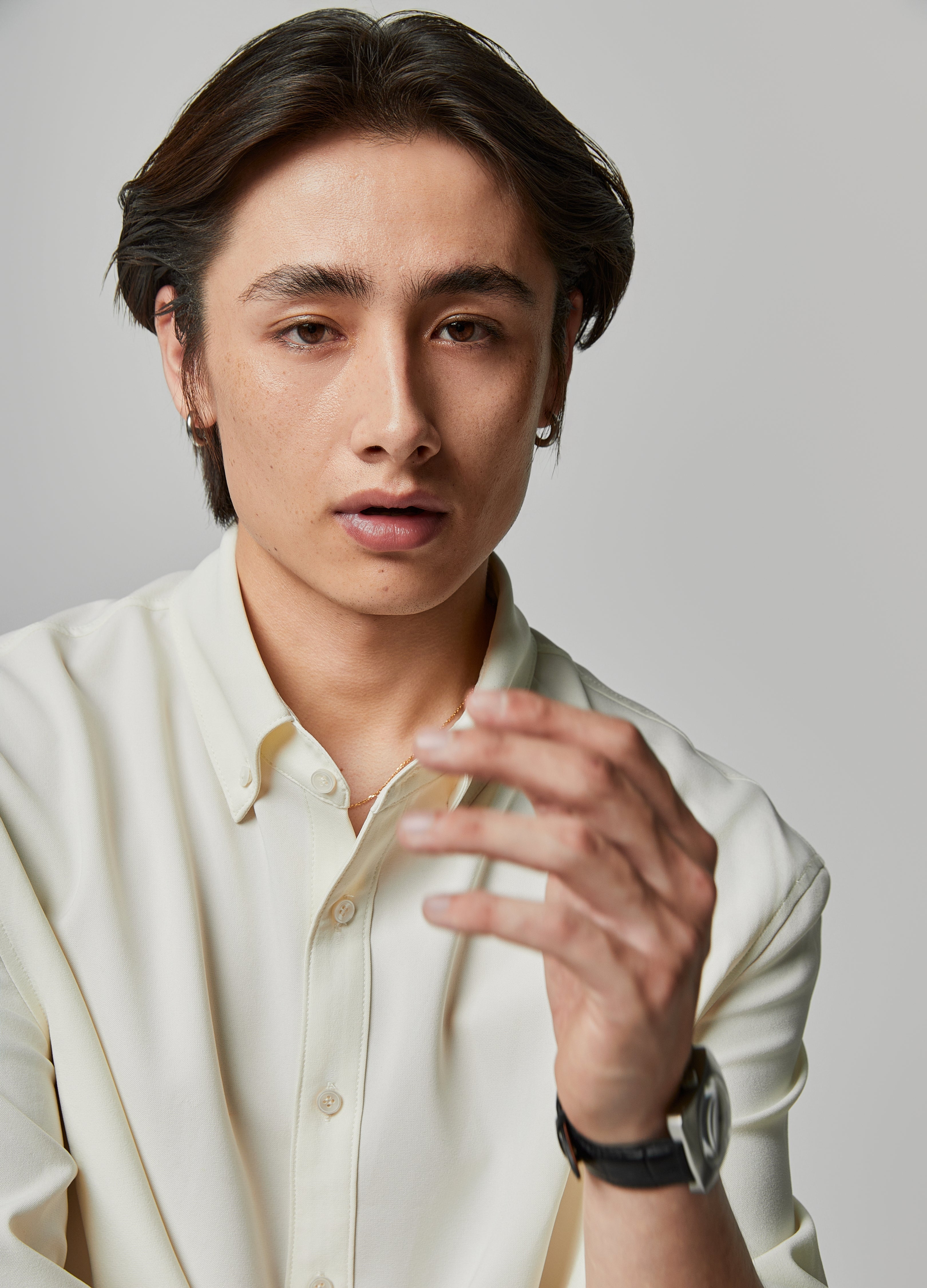 Camicia minimalista tipo H 24SS