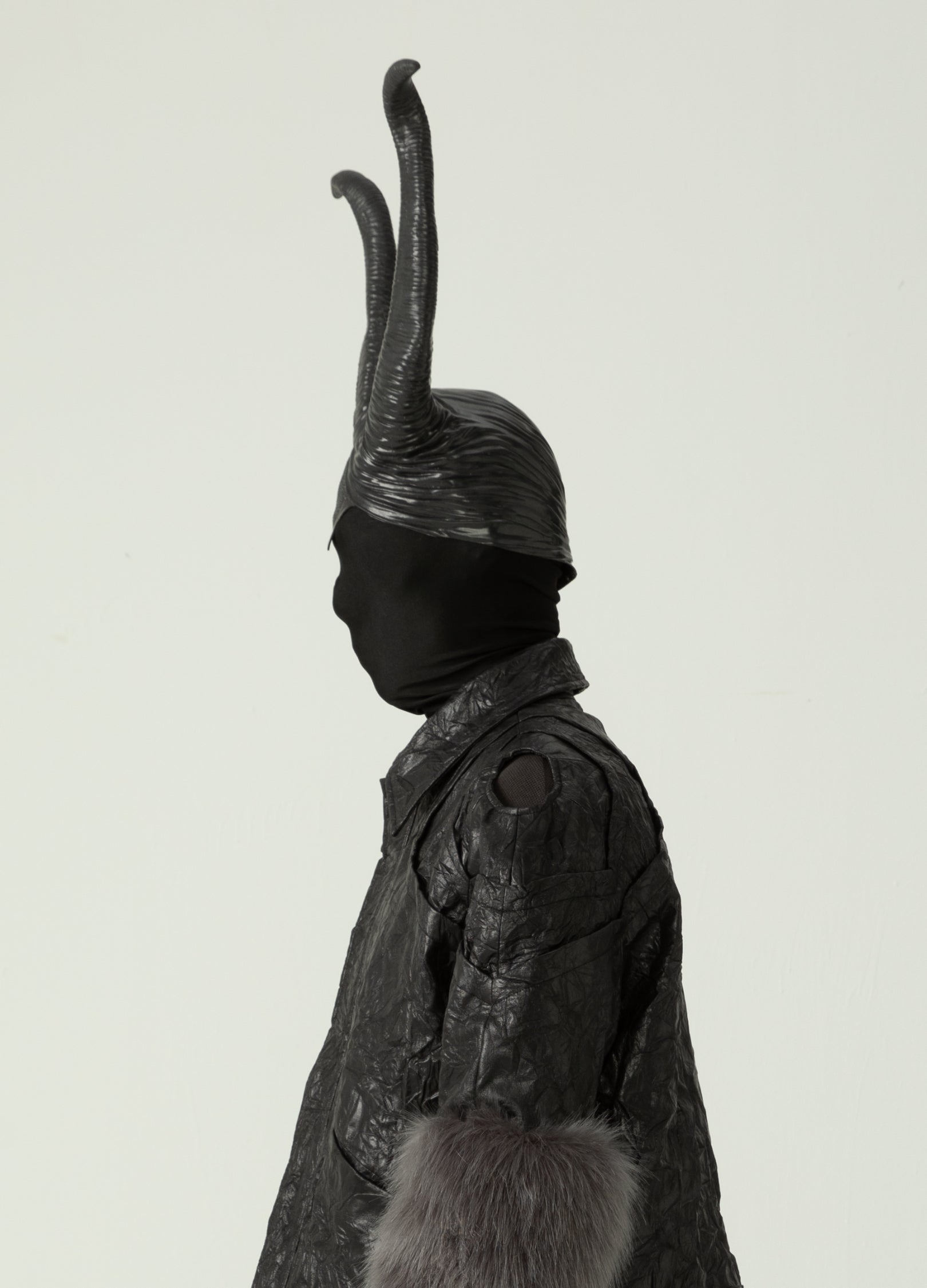 Copricapo con corno di demone