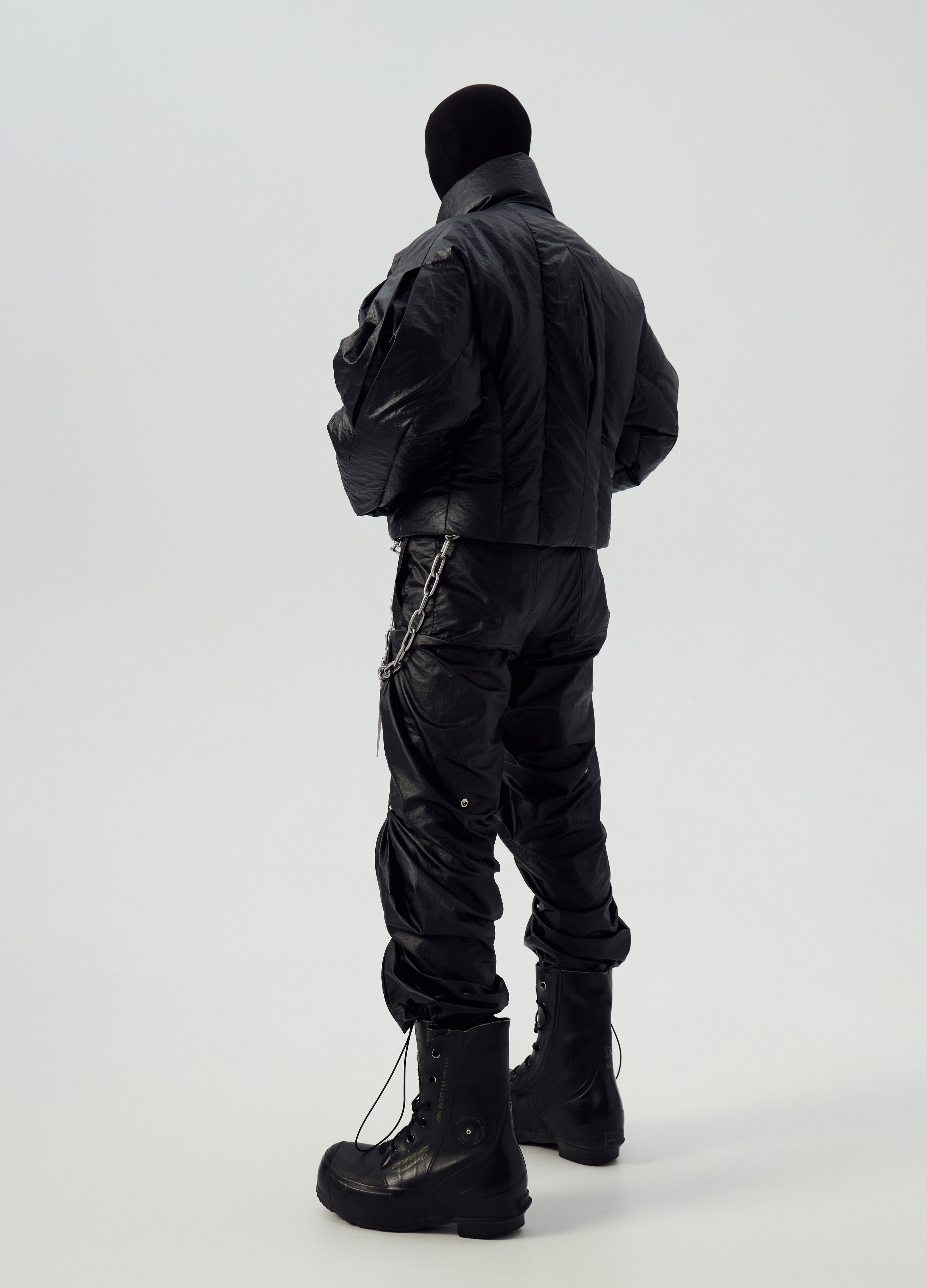 PIUMINO CON COLLO ALTO NERO LUCIDO 24FW