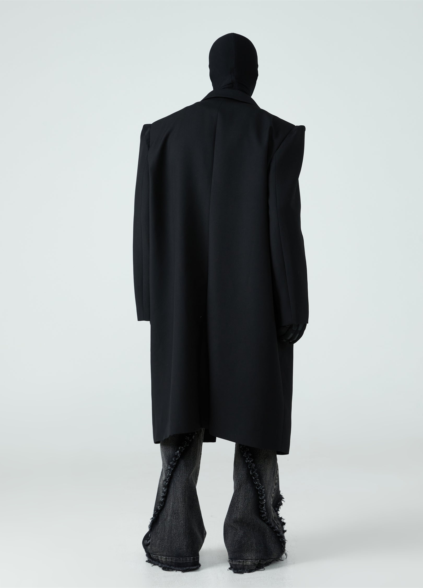 Cappotto antivento con spalle imbottite 23FW