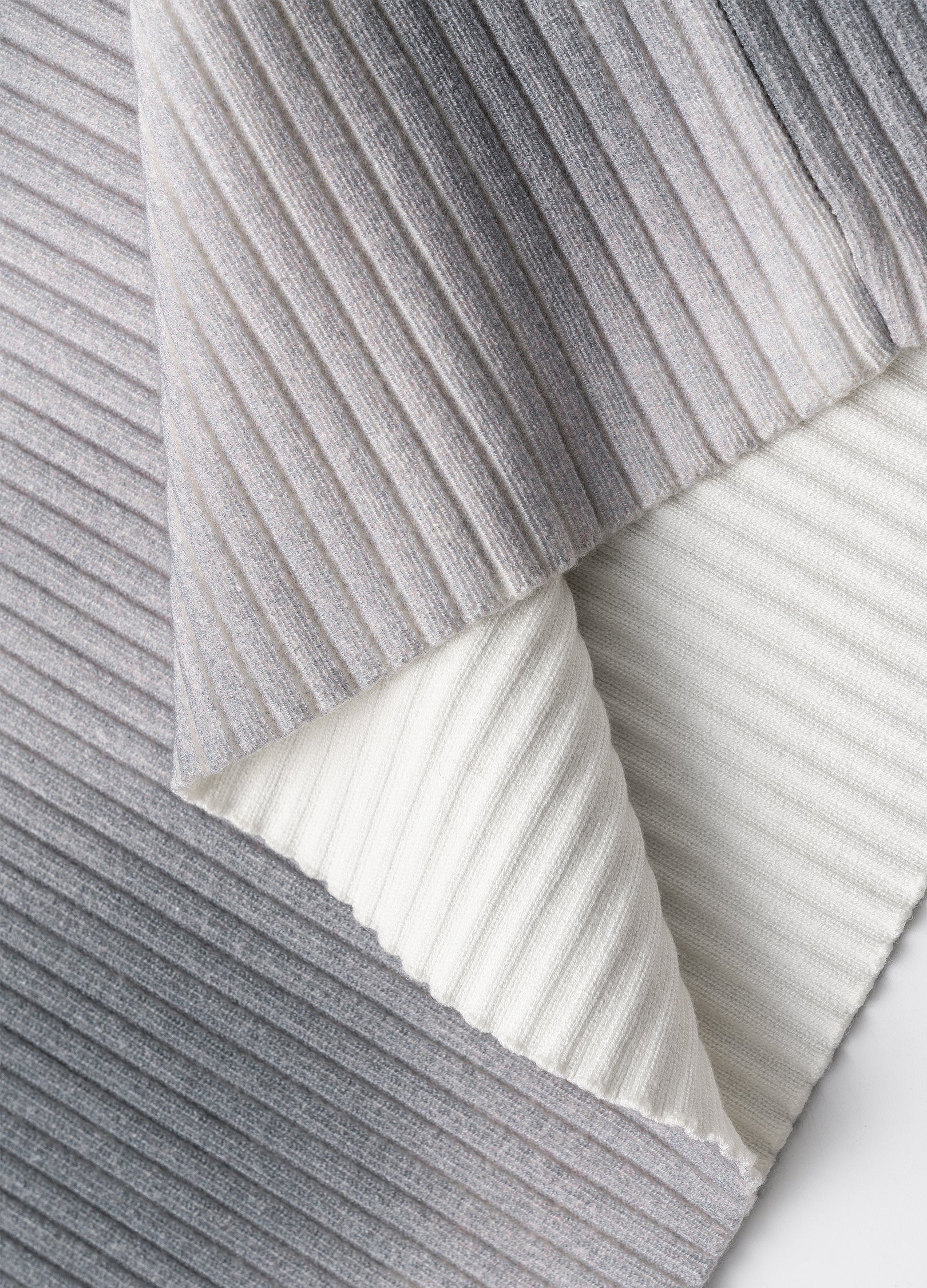 Maglione lavorato a maglia con logo Ashen Embrace 22FW