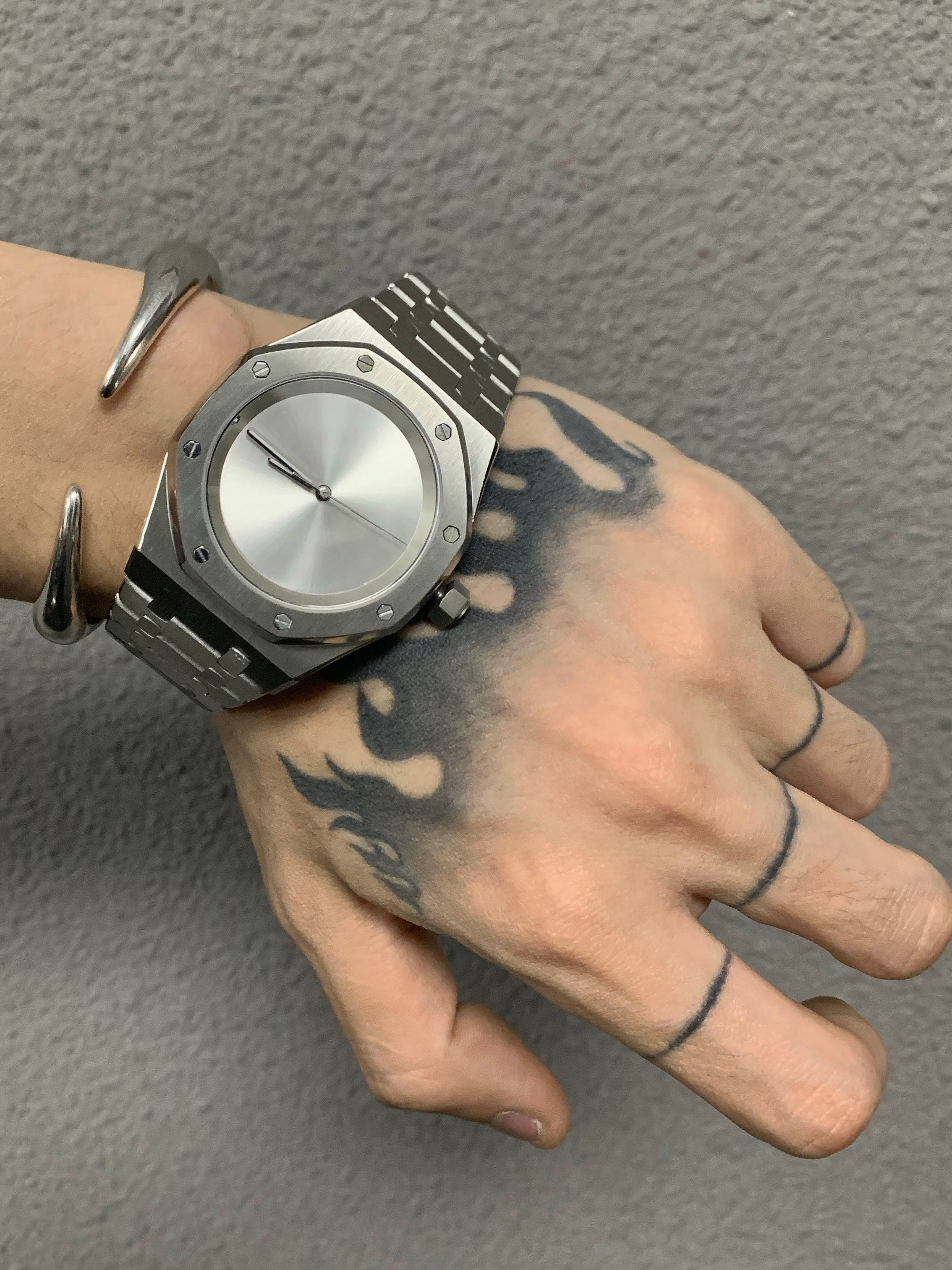 Orologio in acciaio senza tempo 22SS