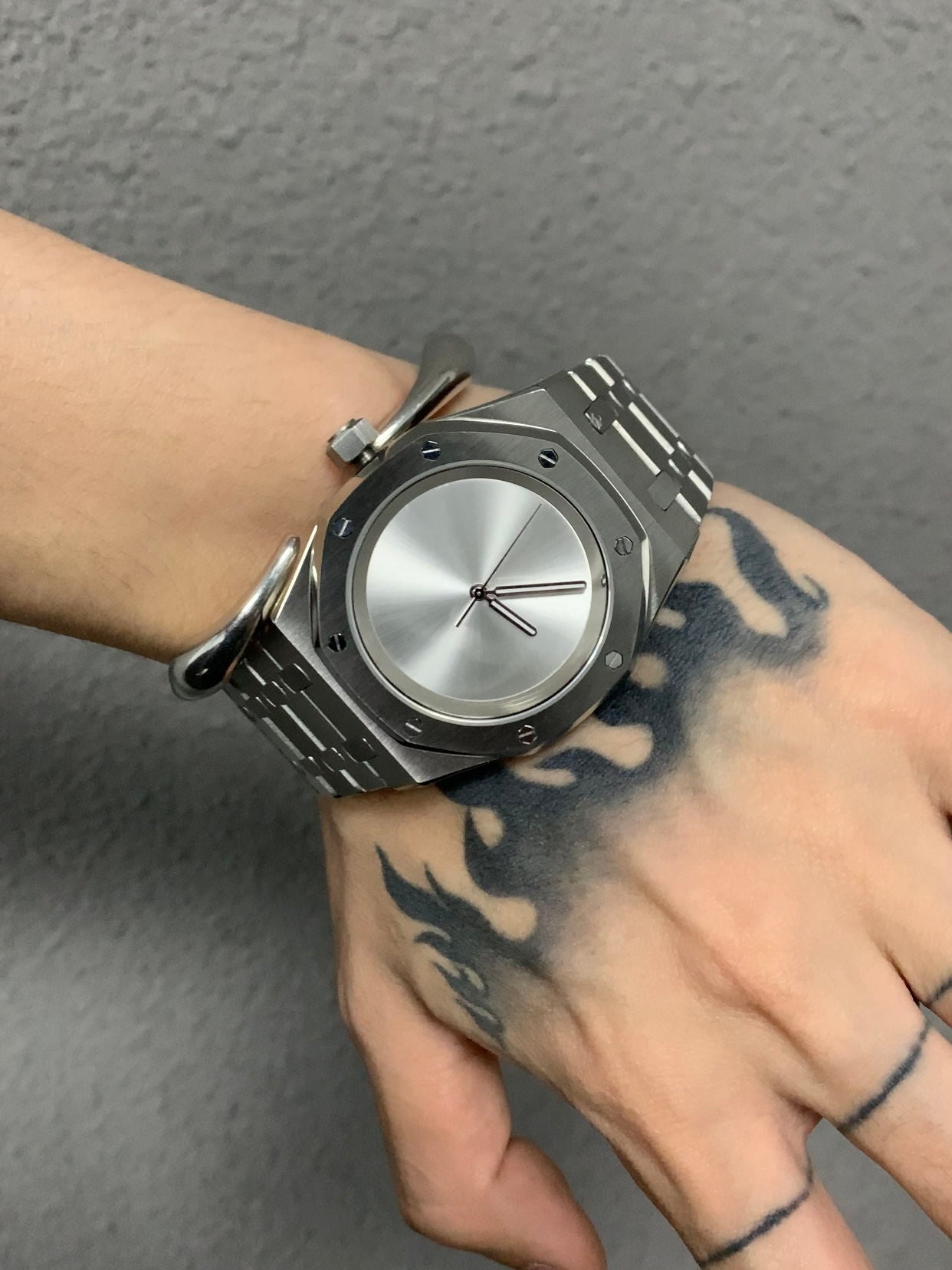 Orologio in acciaio senza tempo 22SS