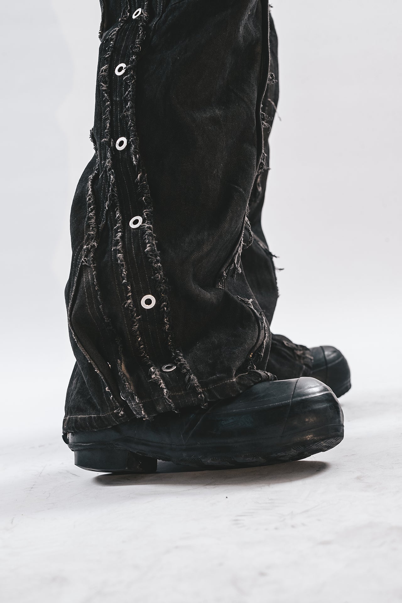 PANTALONI ORION CON BORDO CONSUMATO DRKLEI