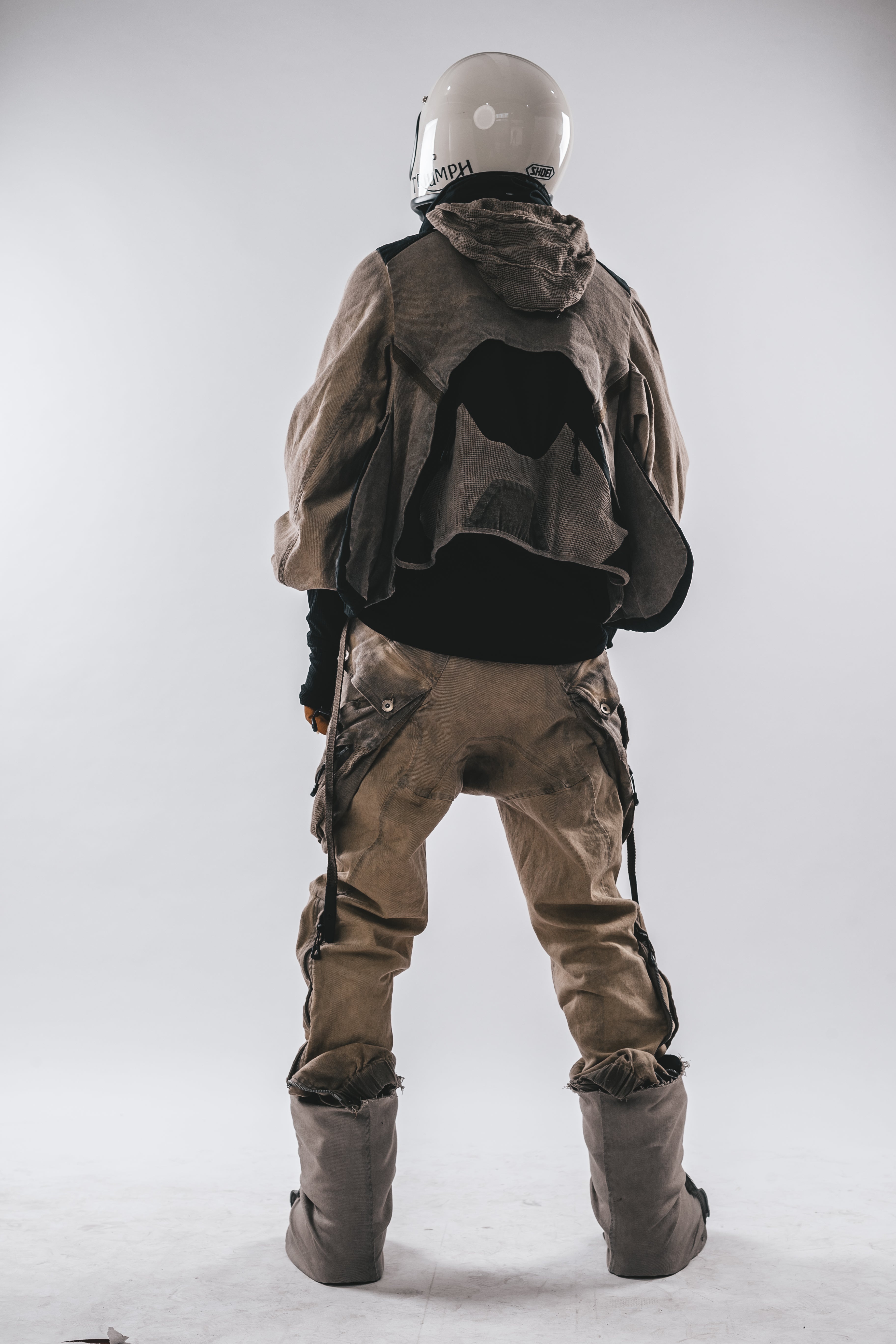 Giacca corta a strati con cappuccio in rete staccabile