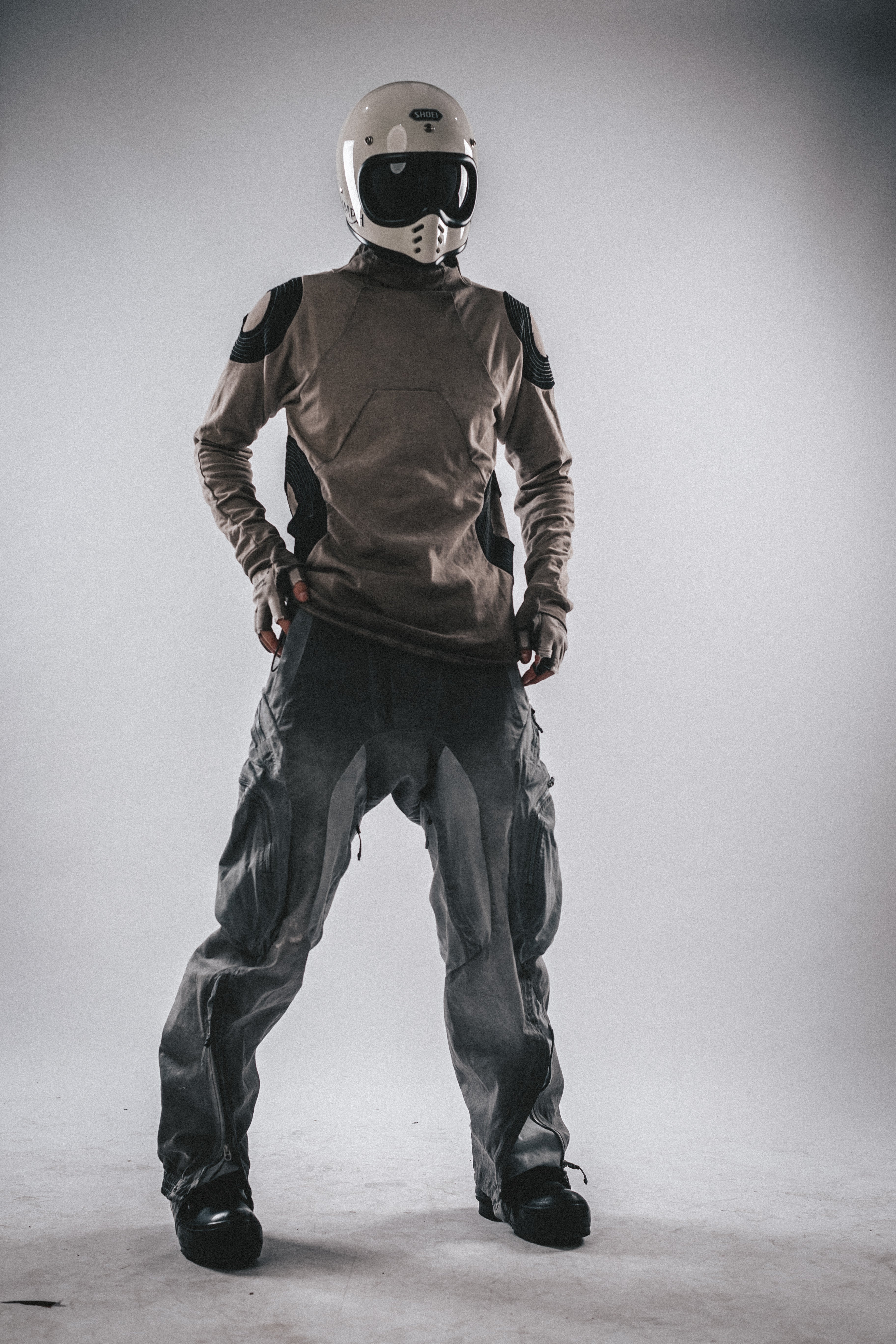 Maglietta a maniche lunghe slim fit con taglio geometrico