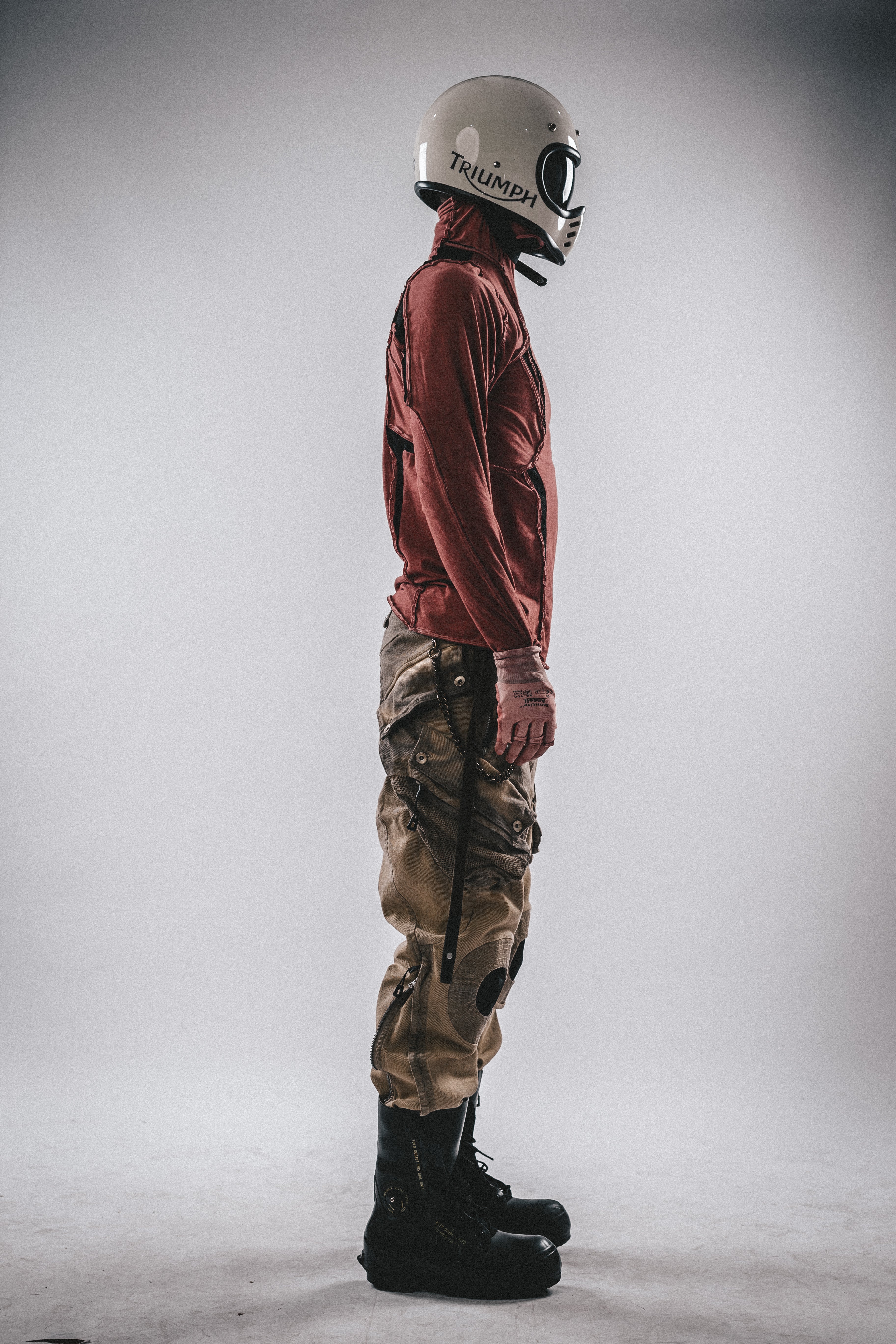 Maniche lunghe decostruite con collo alto