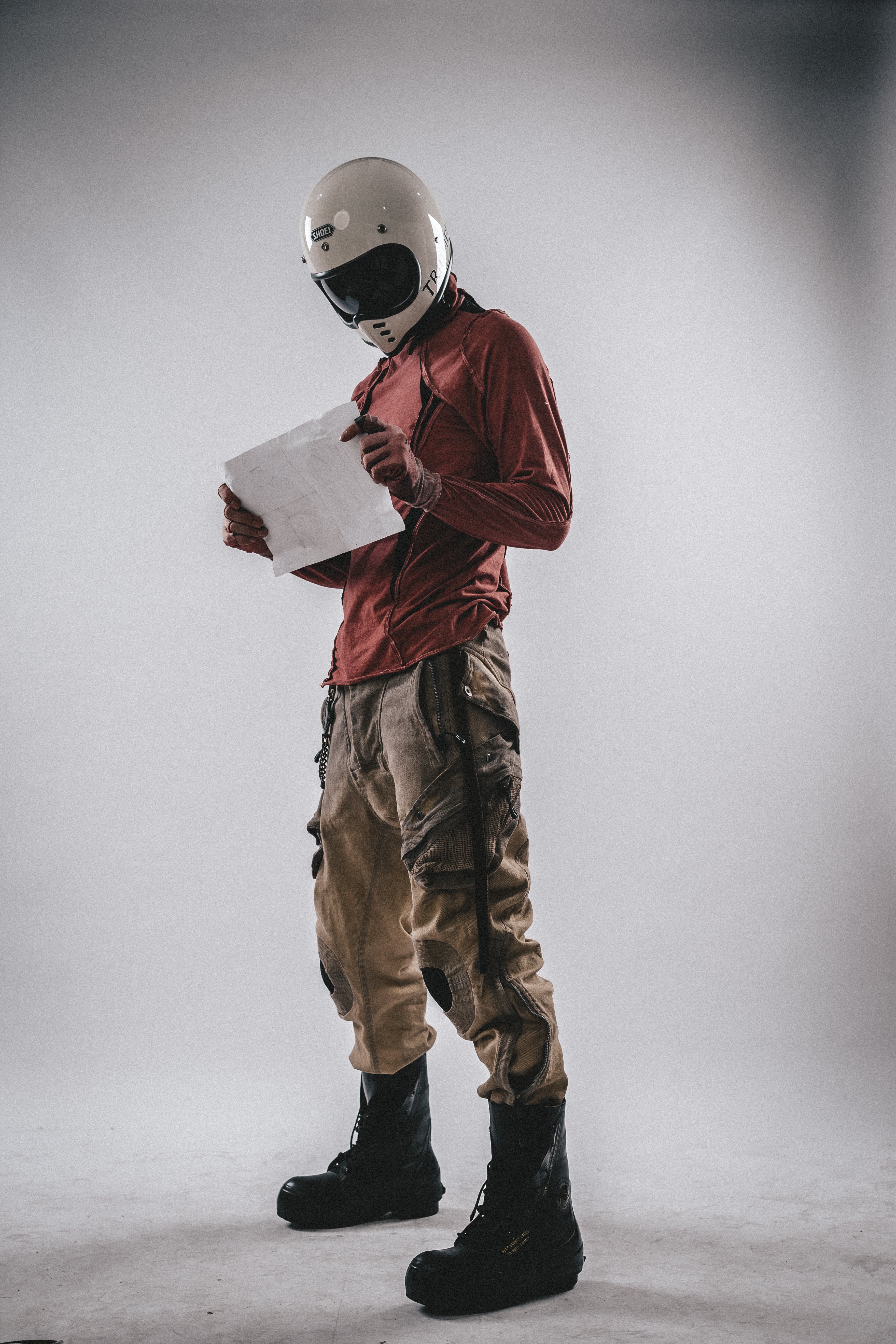 Maniche lunghe decostruite con collo alto