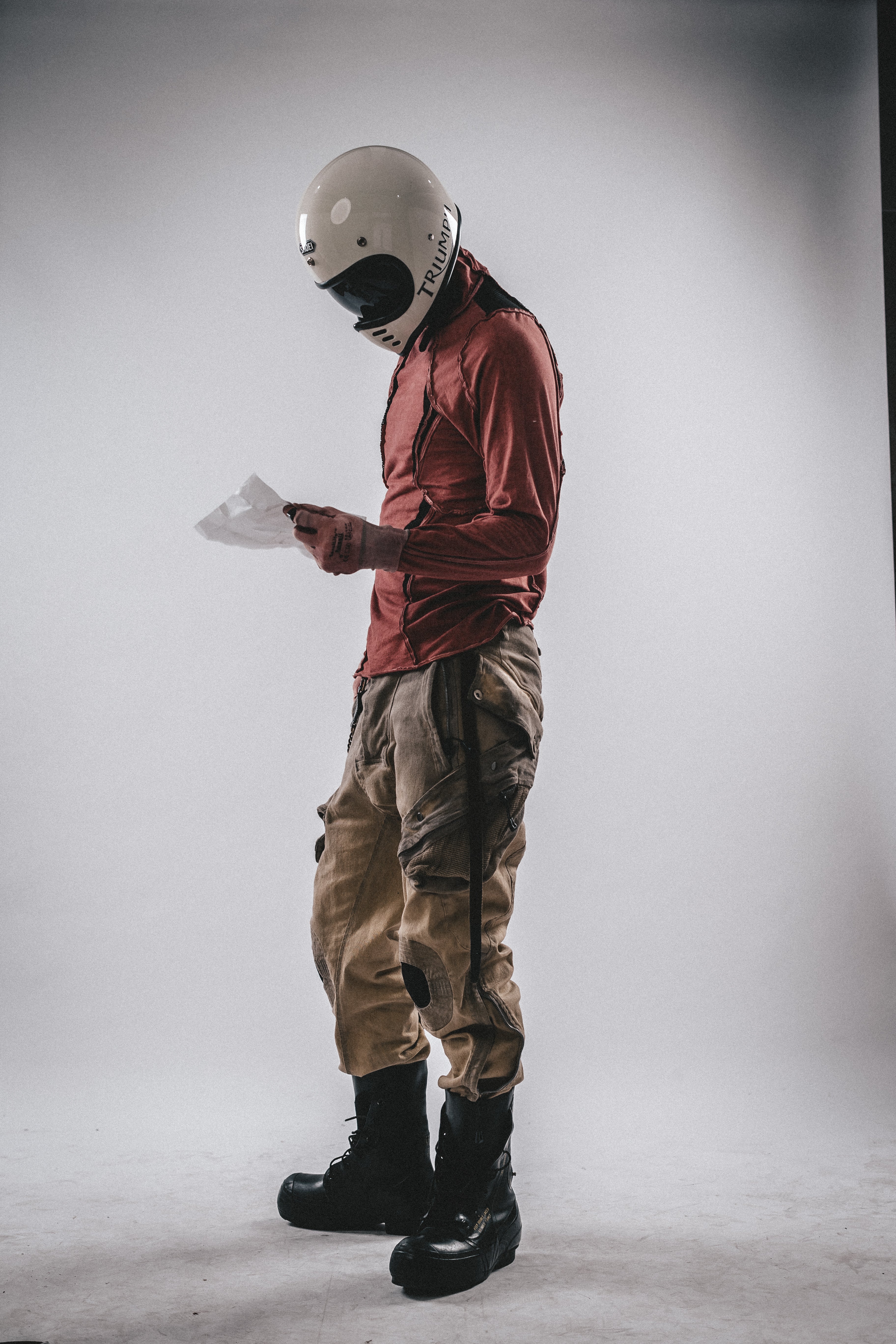 Maniche lunghe decostruite con collo alto