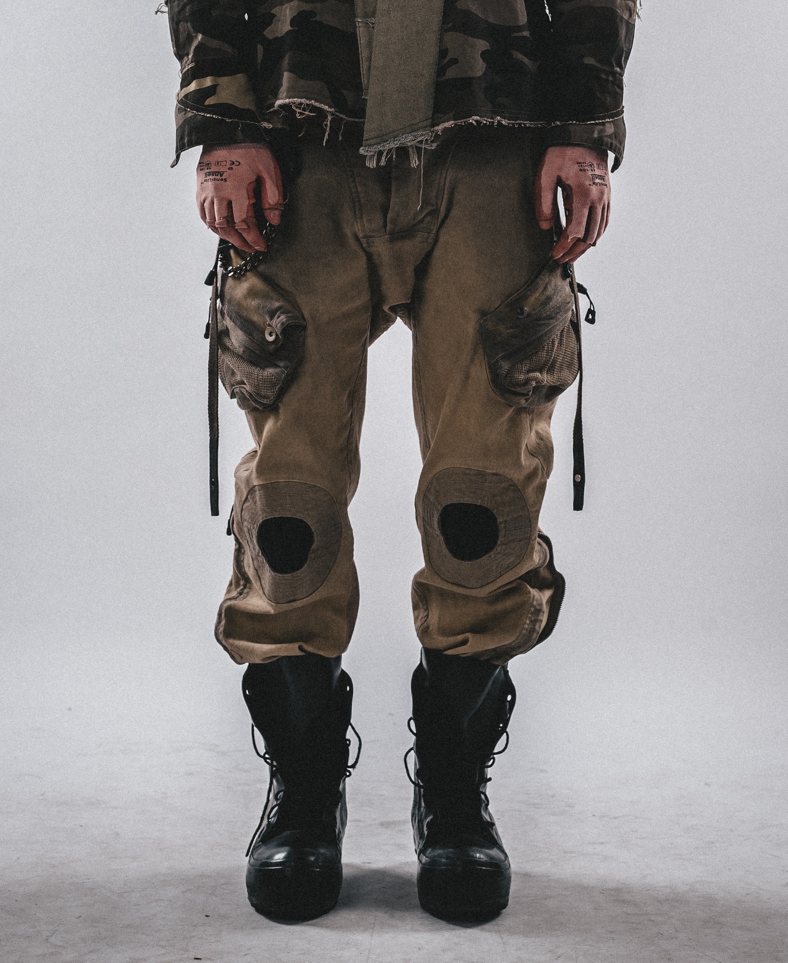 Duna Distressed Cargo Pants