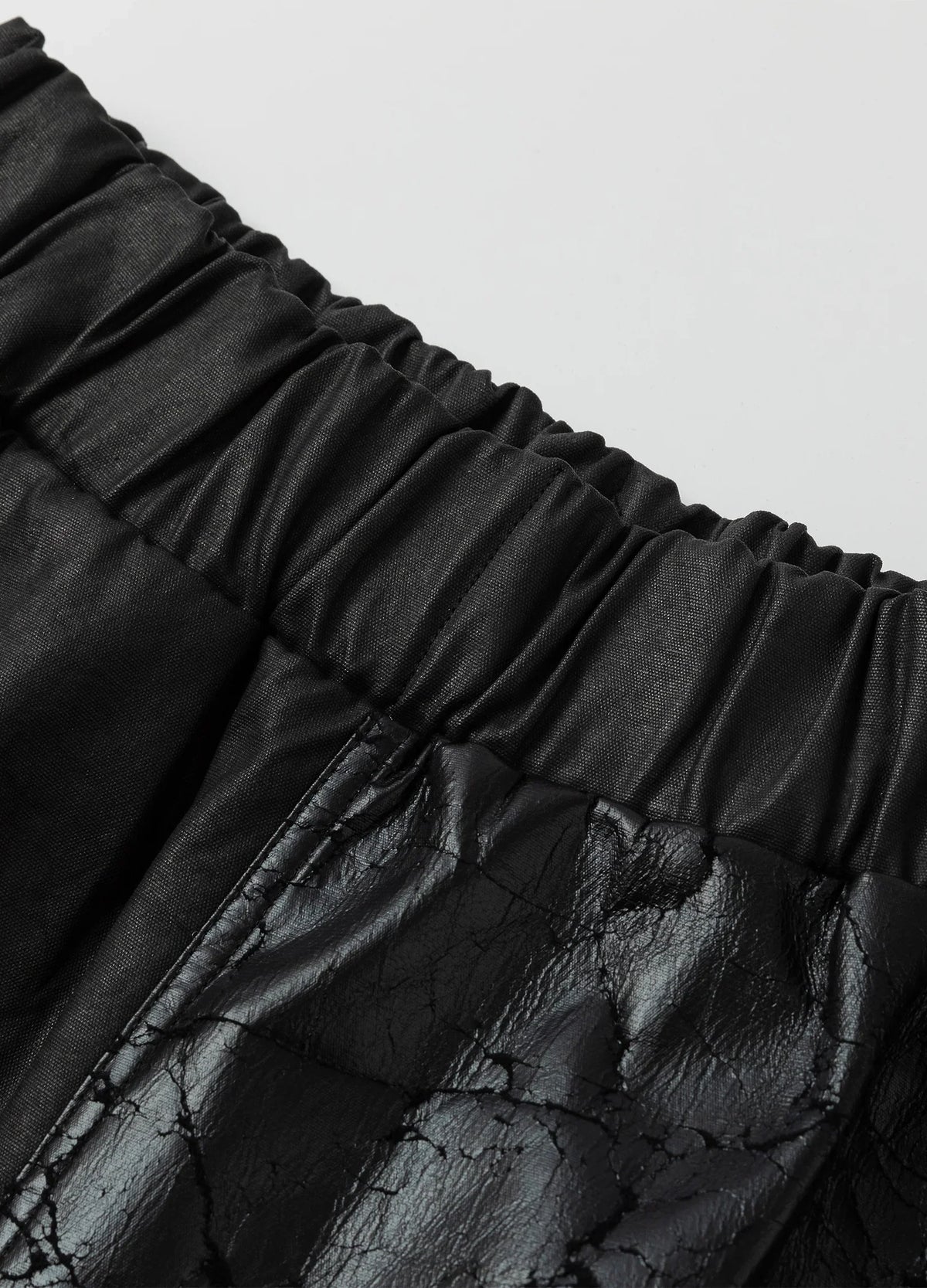 Elasticated waistband.
