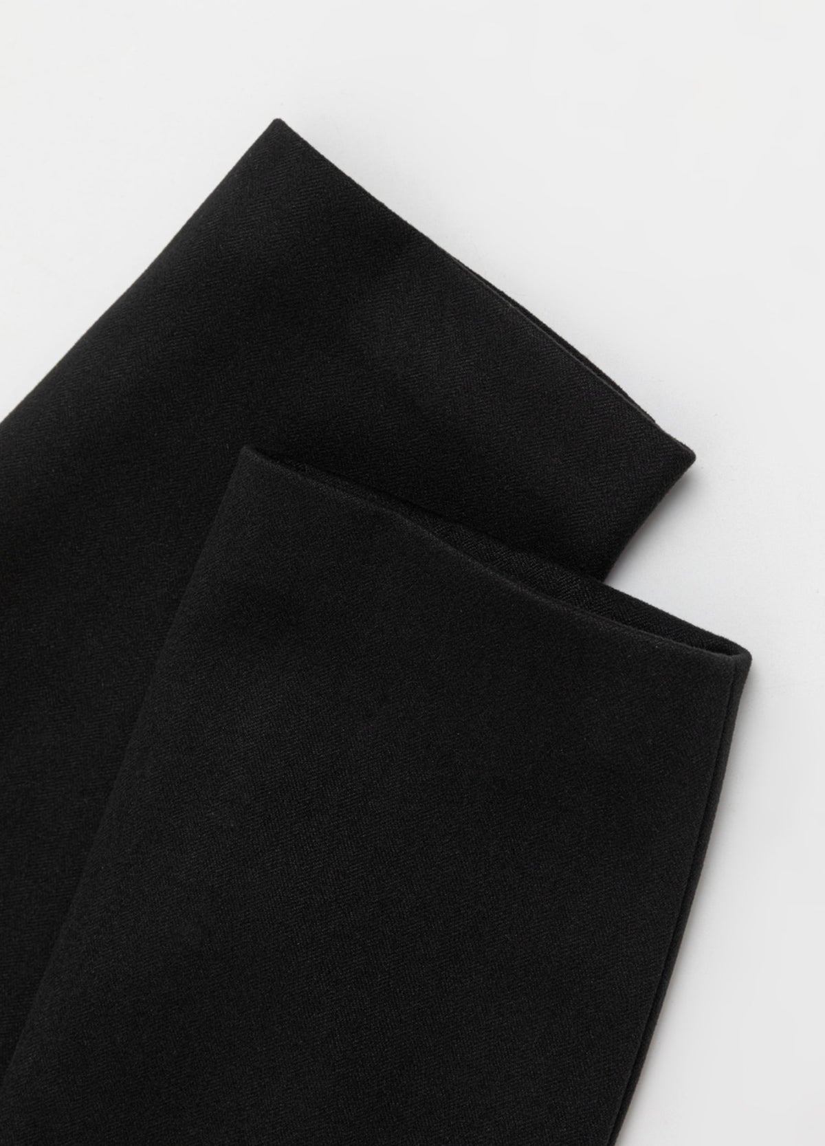 Plain sleeve ends.