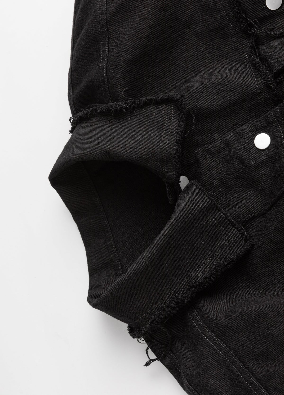 Raw-edged collar and neckline.