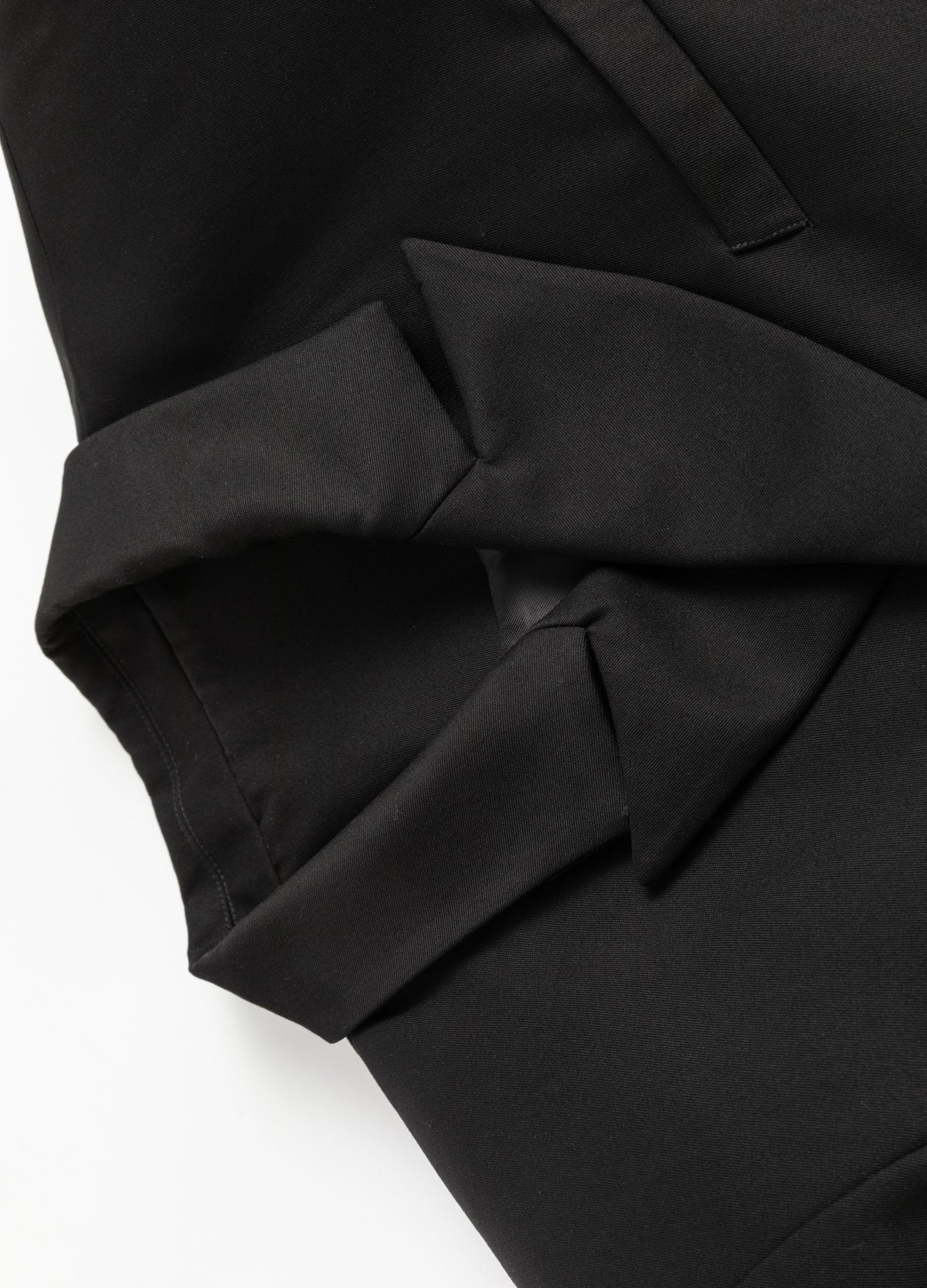 Notched lapels and a welt chest pocket.