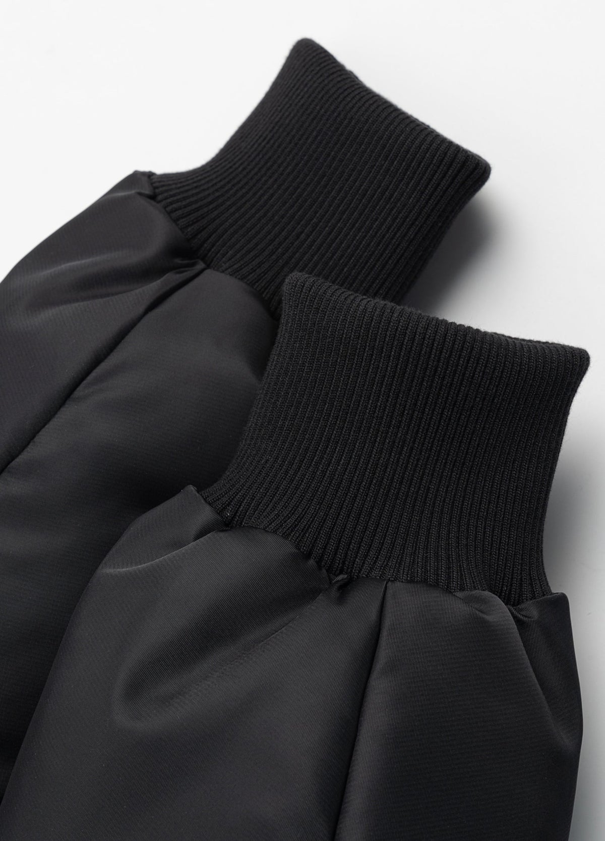 Rib-knit sleeve cuffs.