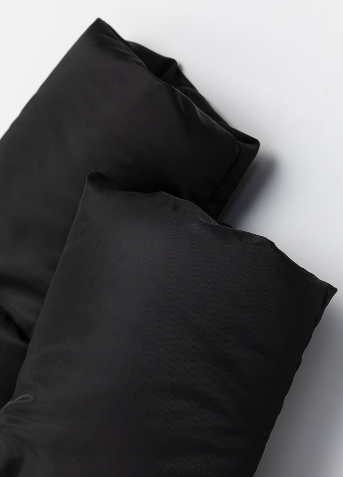 Padded sleeve ends.