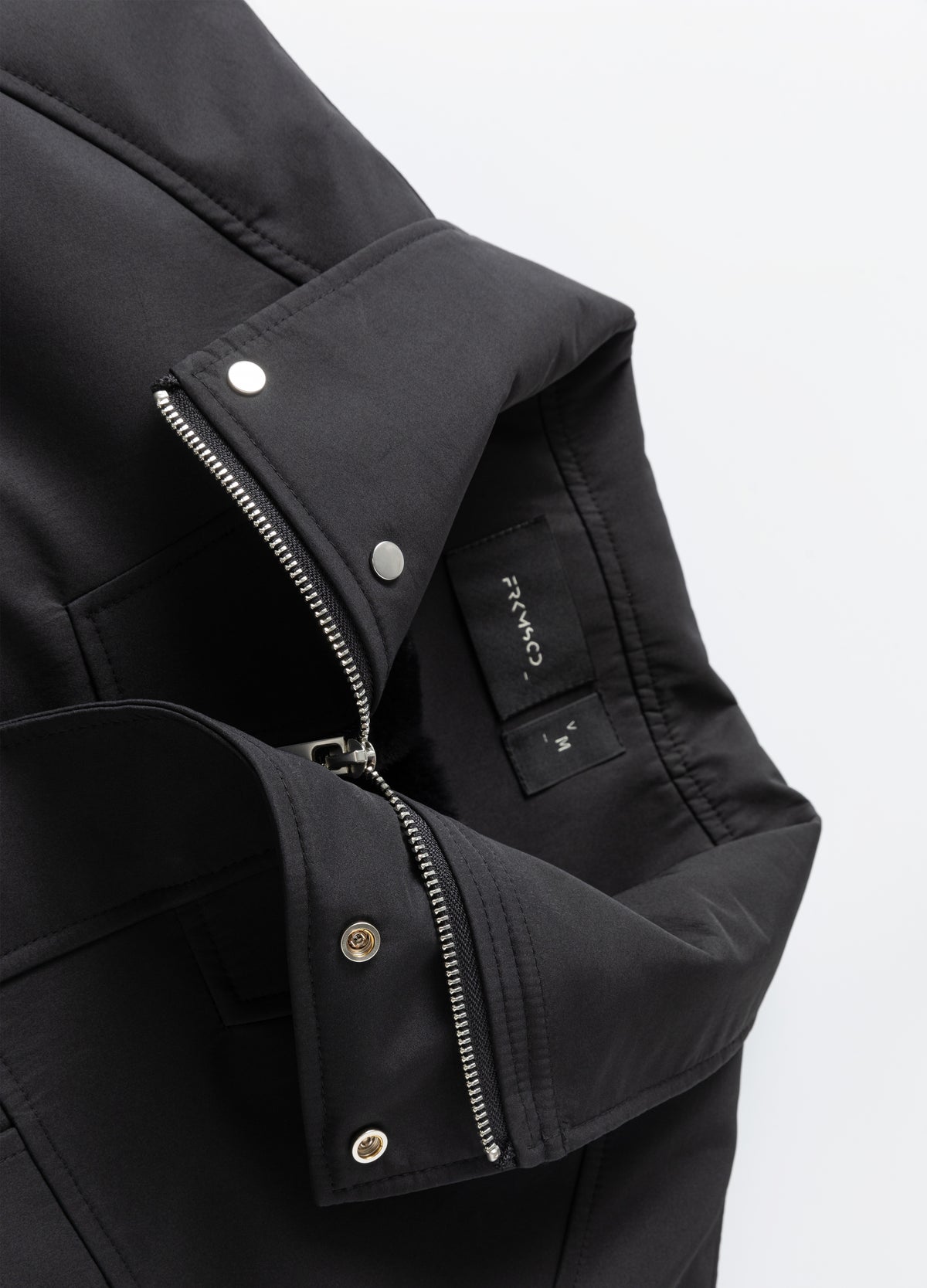 Collar, zipper and press-stud detail.