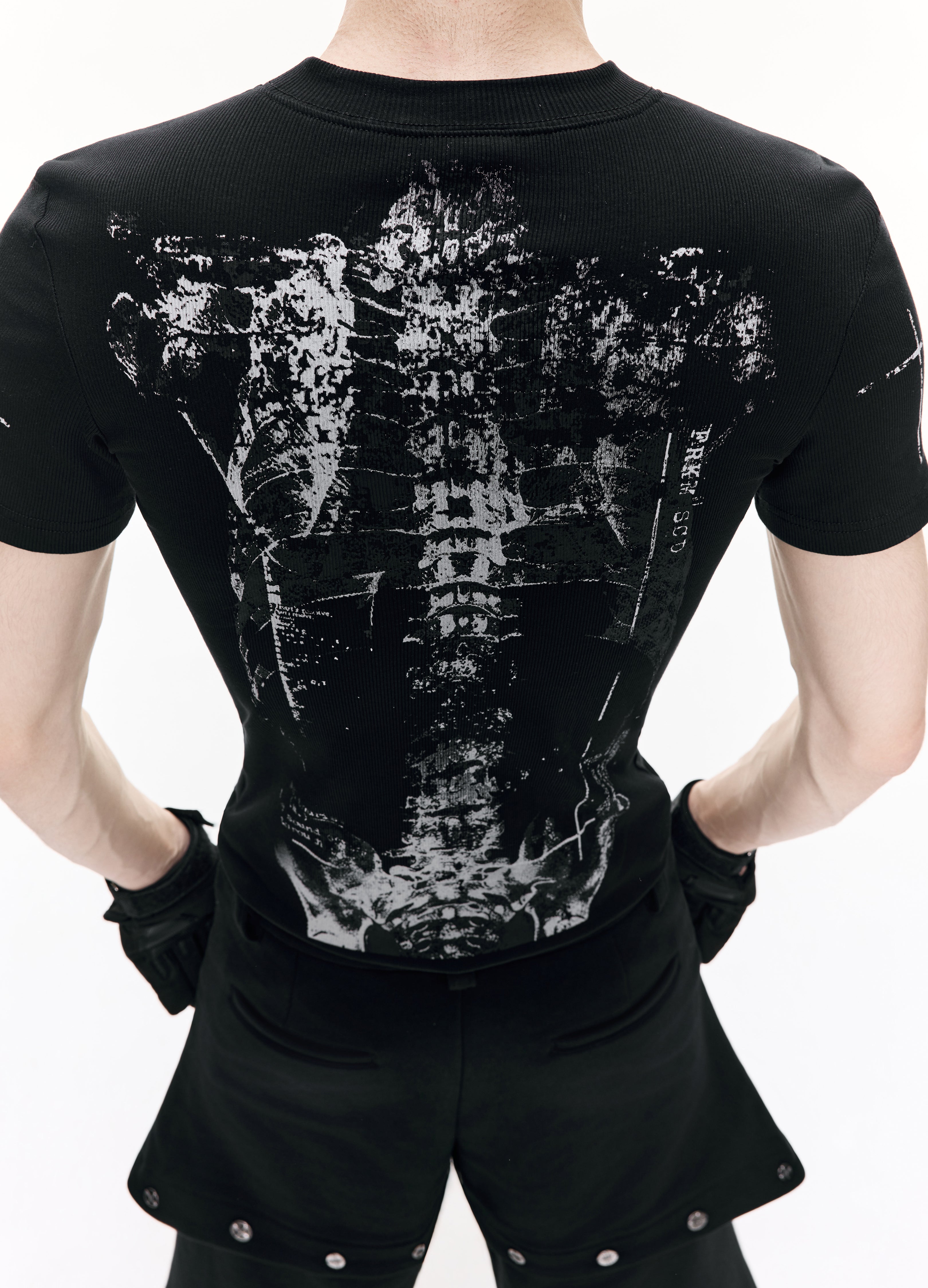 26SS REVELATION DARK FIT TEE