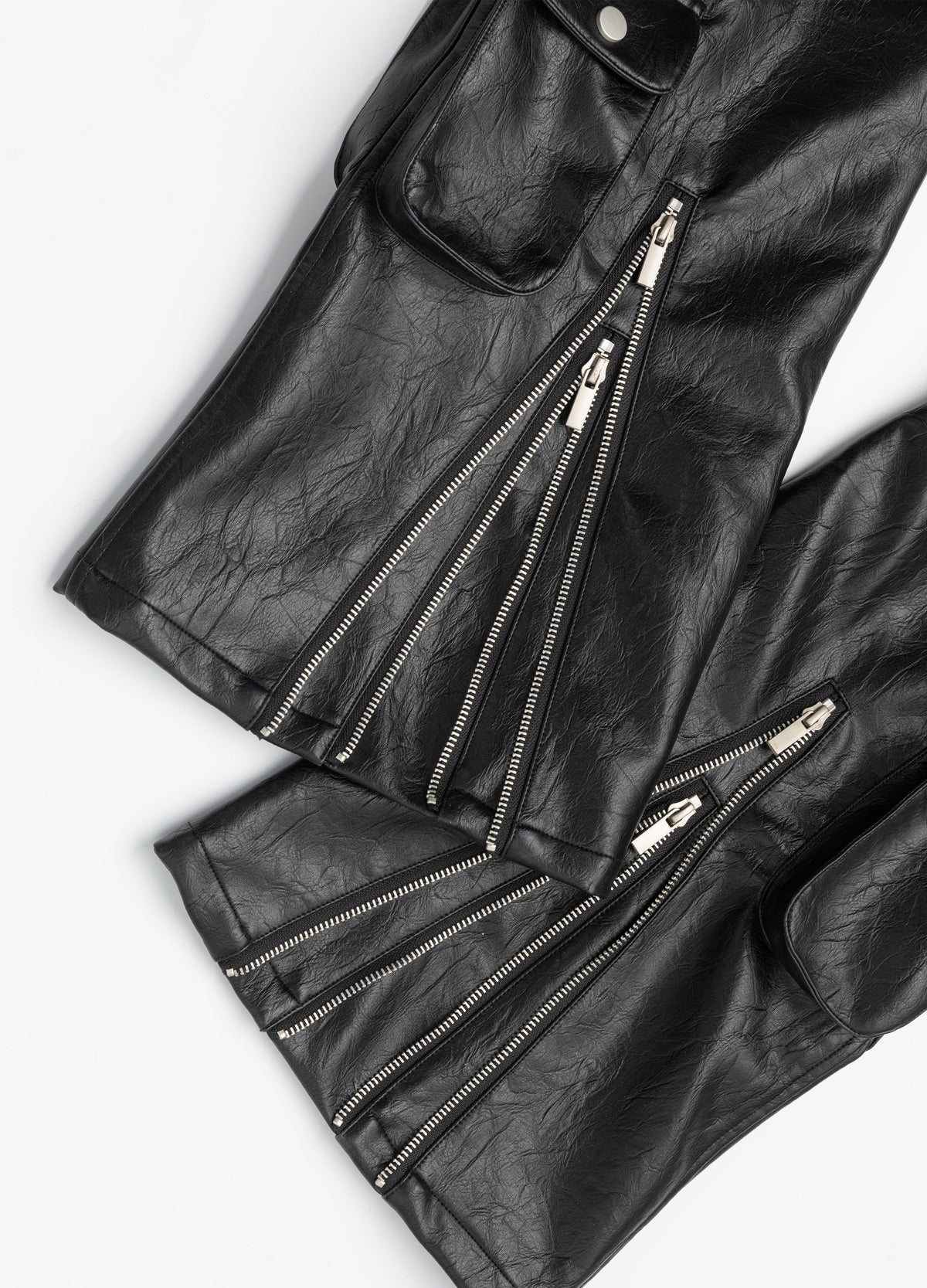 Zipped openings at the rear hems.