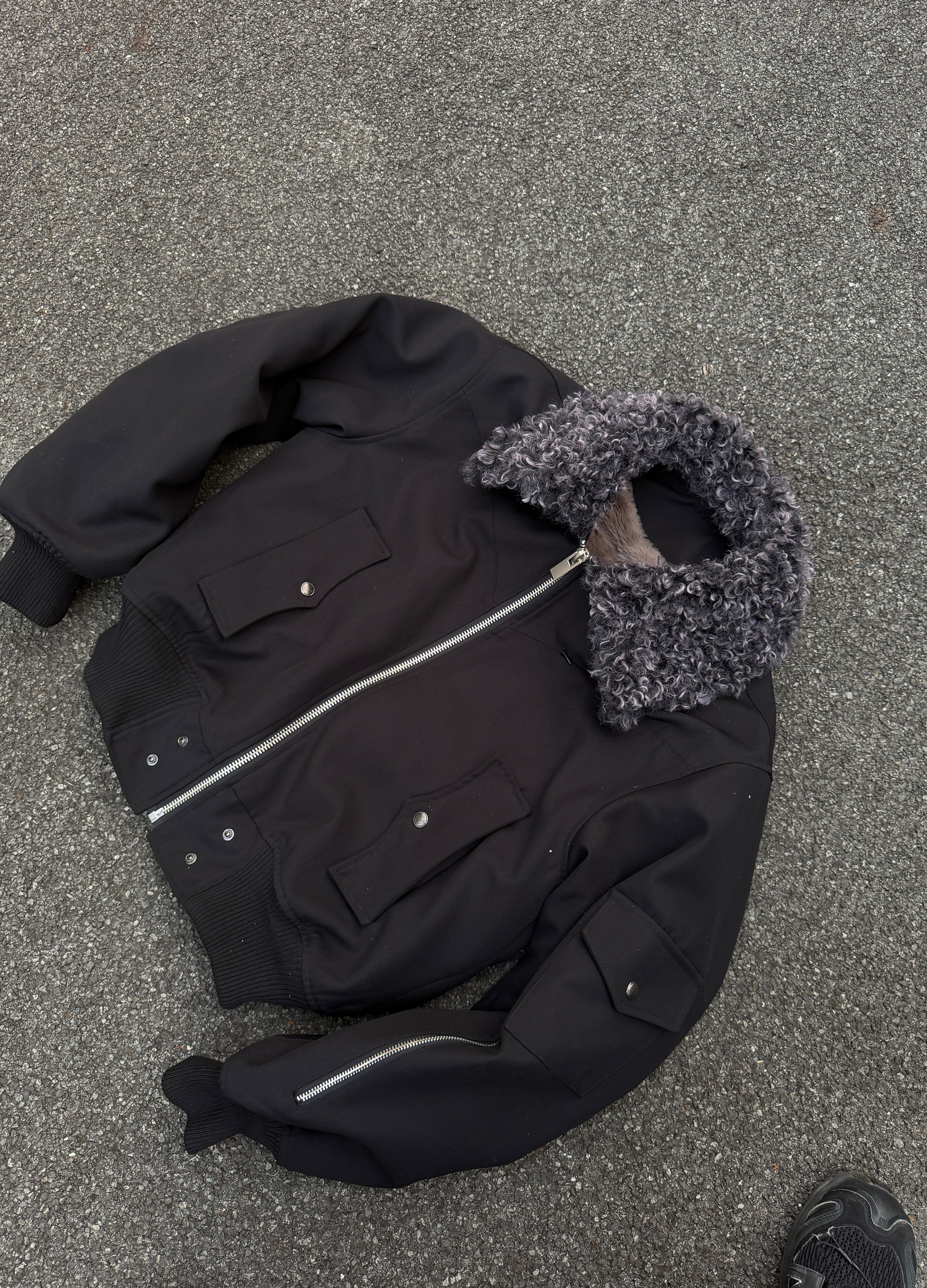 DEKONSTRUKTIONIERTER BLAZER MIT SPITZREVERS