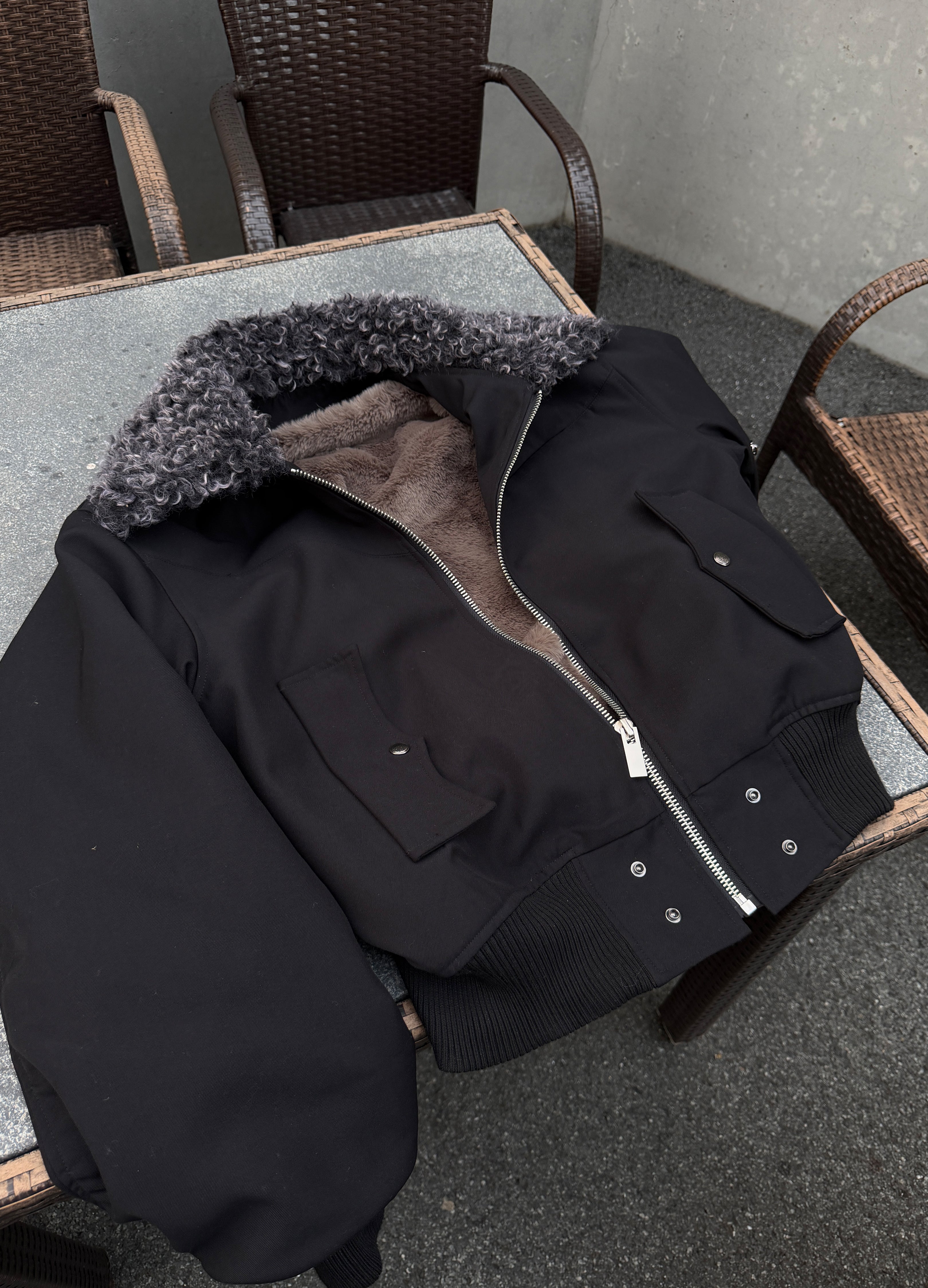 DEKONSTRUKTIONIERTER BLAZER MIT SPITZREVERS