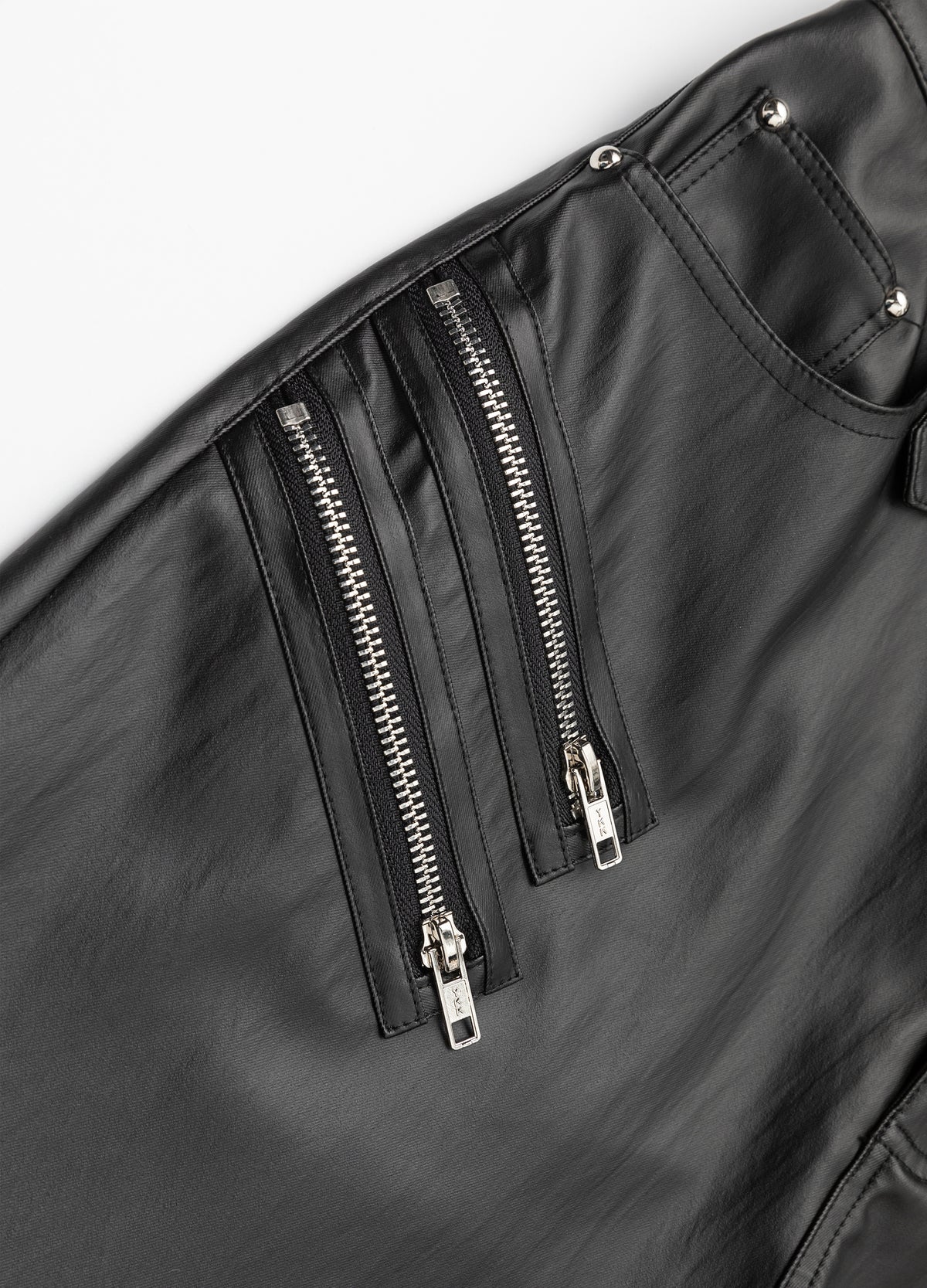 Paired zipped pockets.