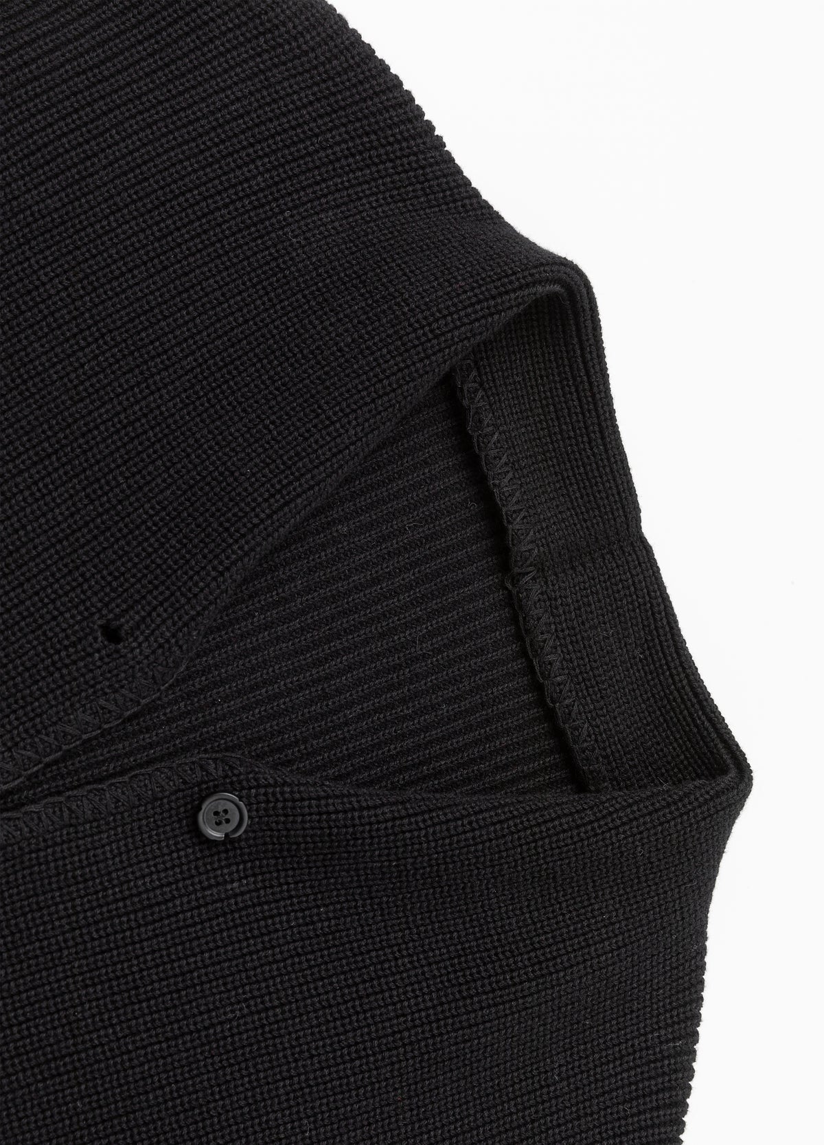 Collar construction with an inner button.