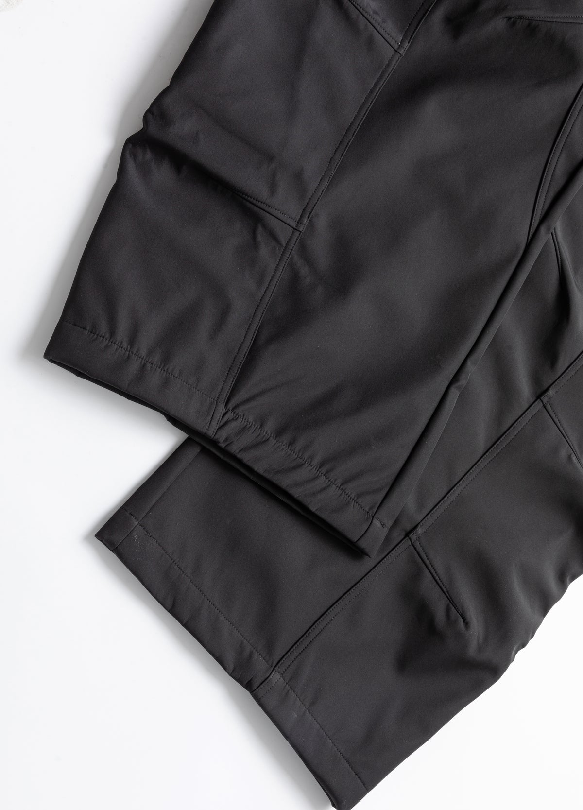 Shaped leg panels and hem stitching.