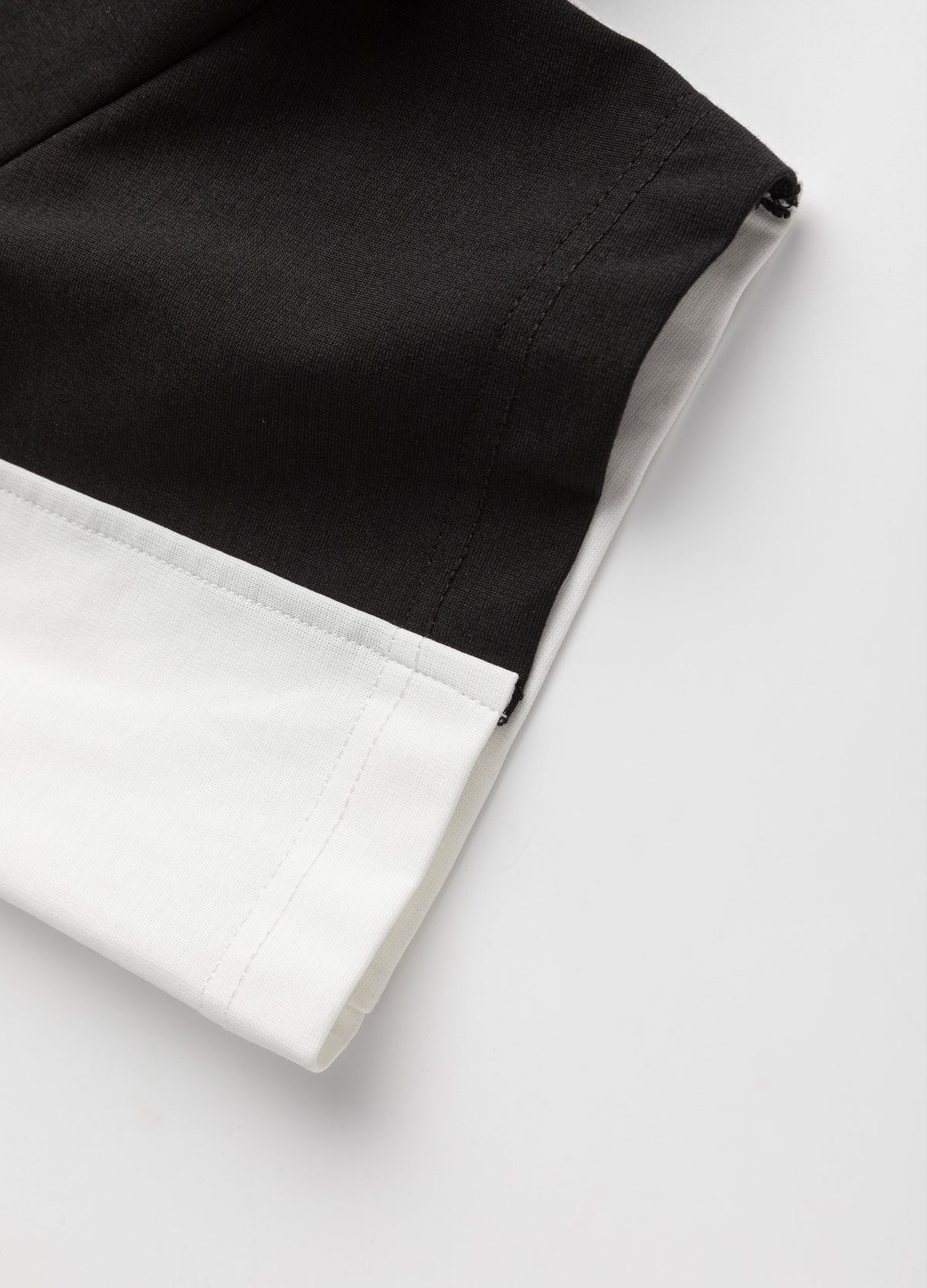Black and white sleeve edge construction.