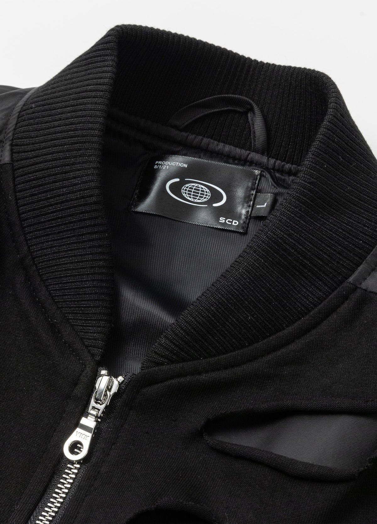Rib-knit collar and zipper.
