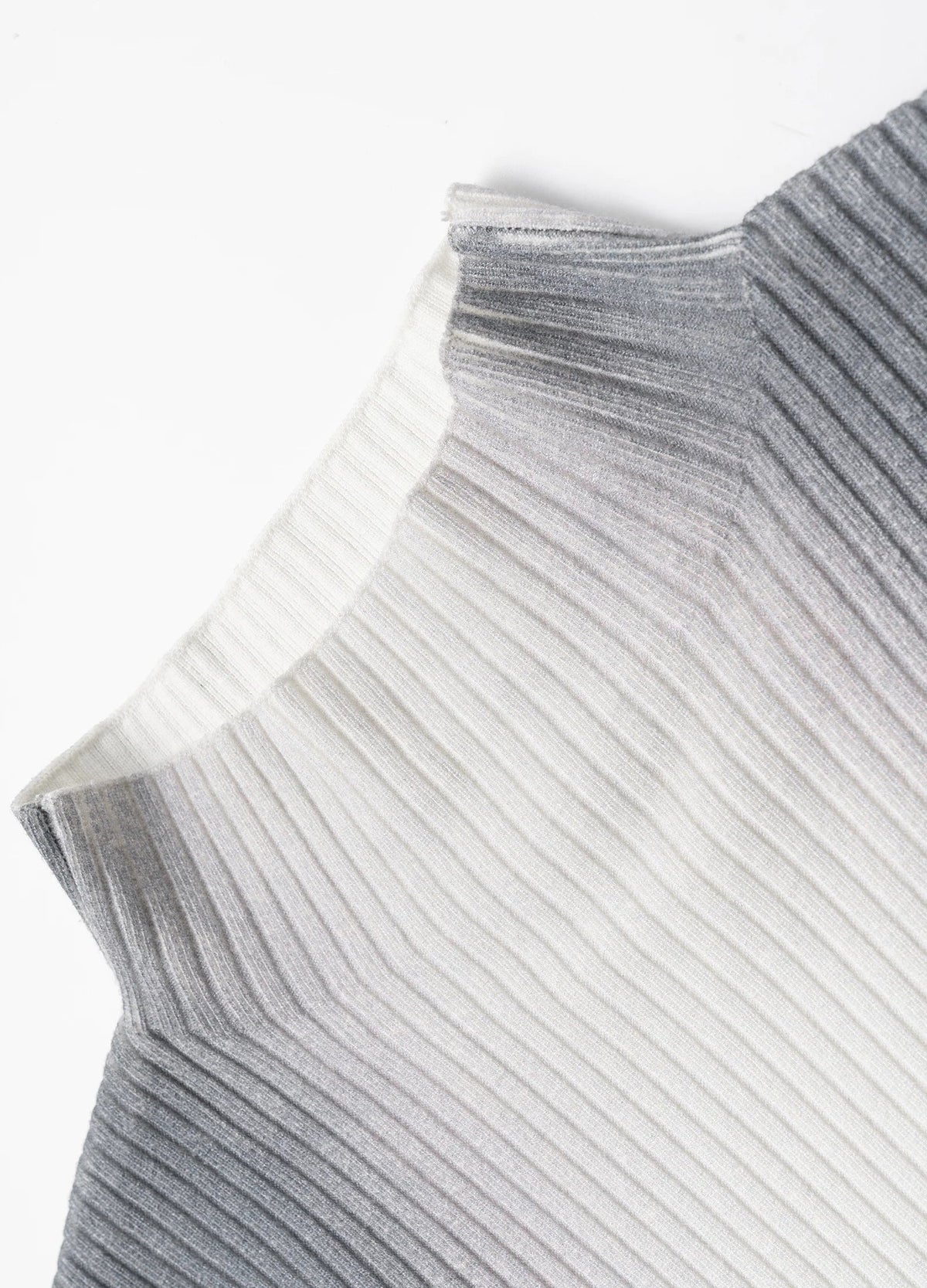 Ribbed high neck and edge finish.