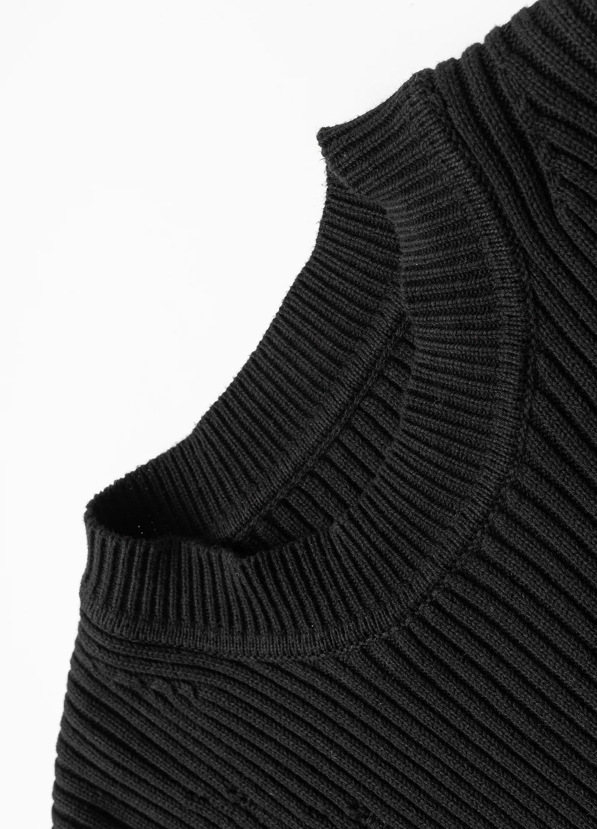 Ribbed crew neckline.