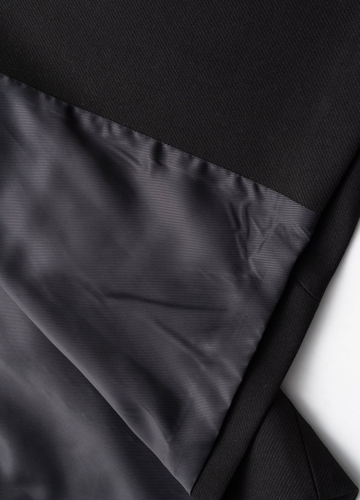 Inner lining and facing seam.